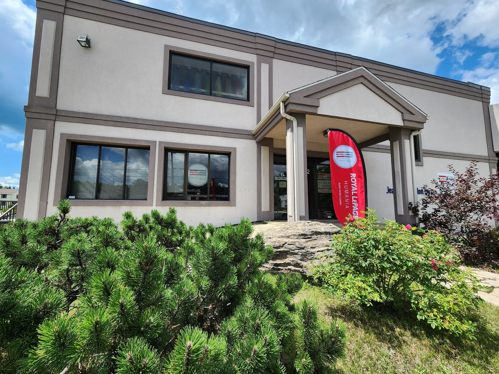 ROYAL LePAGE Humania