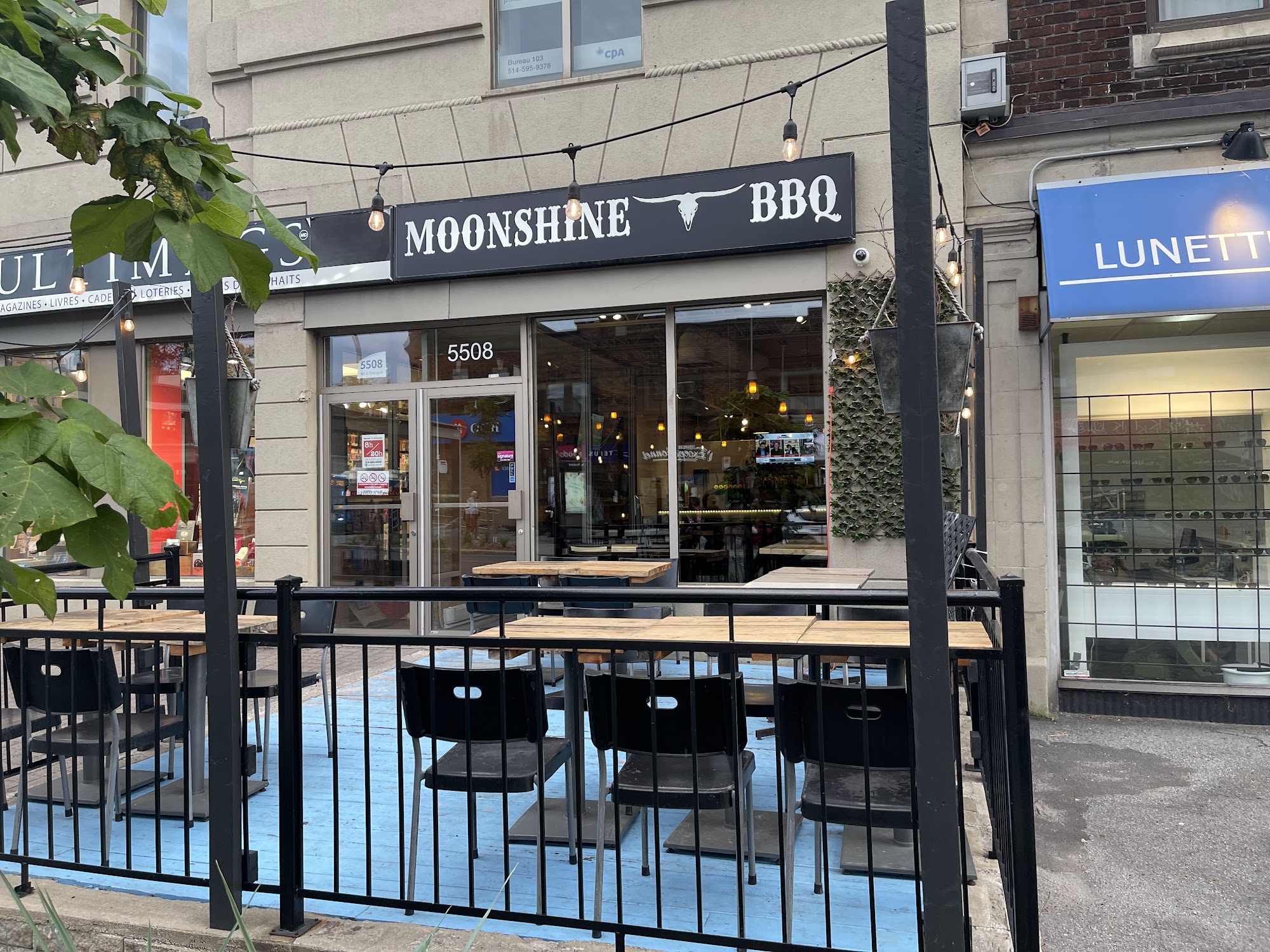 Restaurant Moonshine BBQ