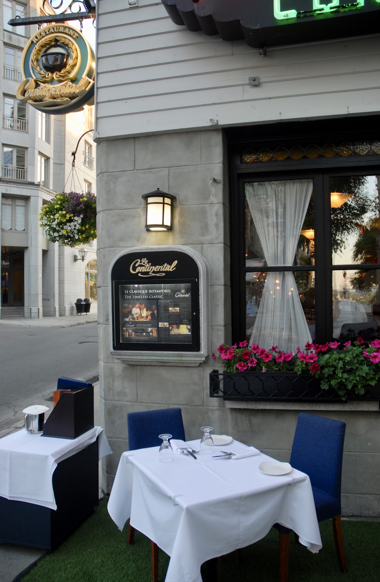 LE CONTINENTAL - Cuisine Française - Fruits de Mer / Homard / Steak - Flambé (Le Continental)