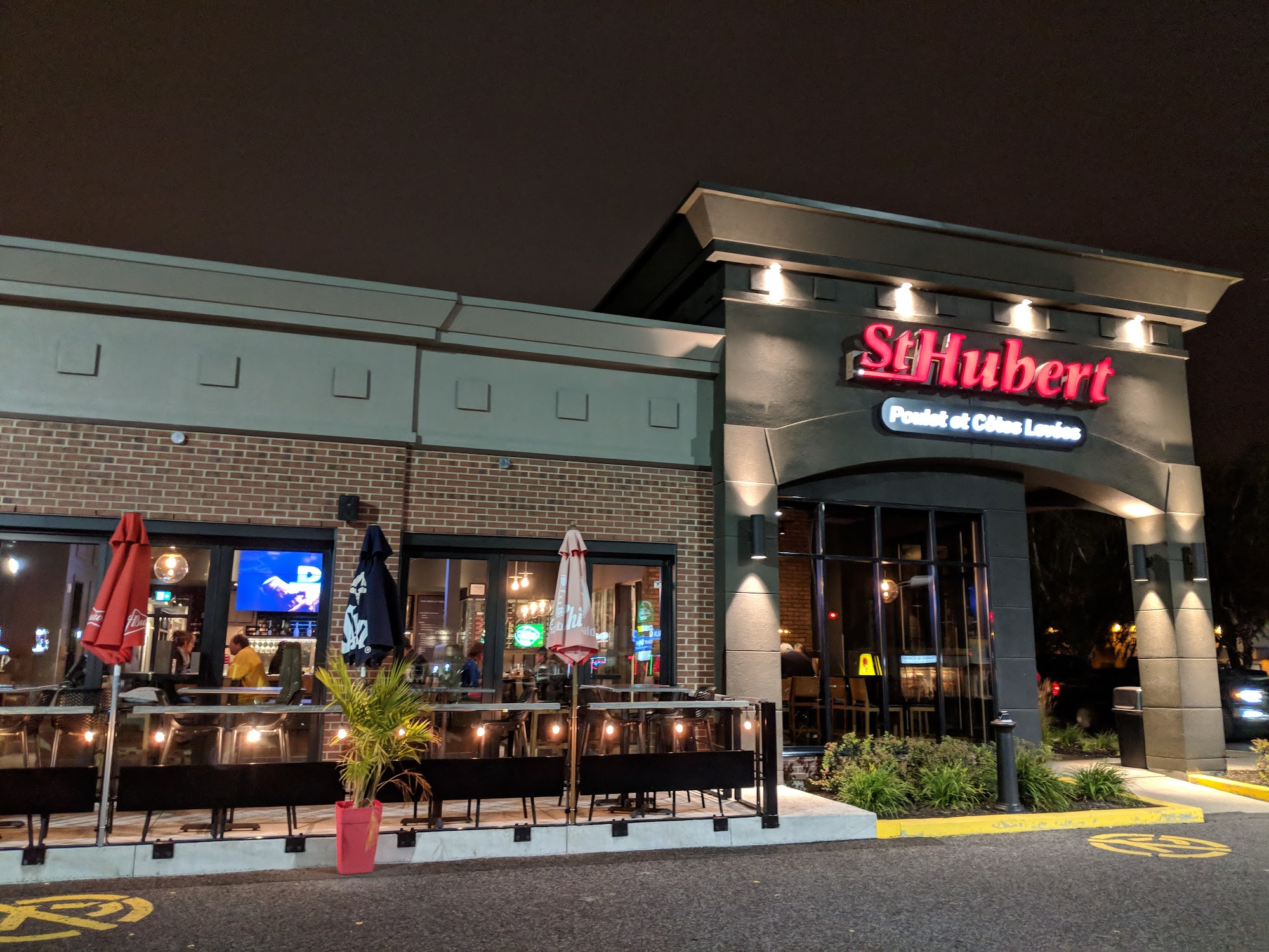 Restaurant et bar St-Hubert