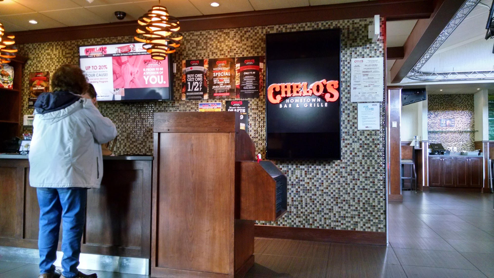 Chelo's Hometown Bar & Grille