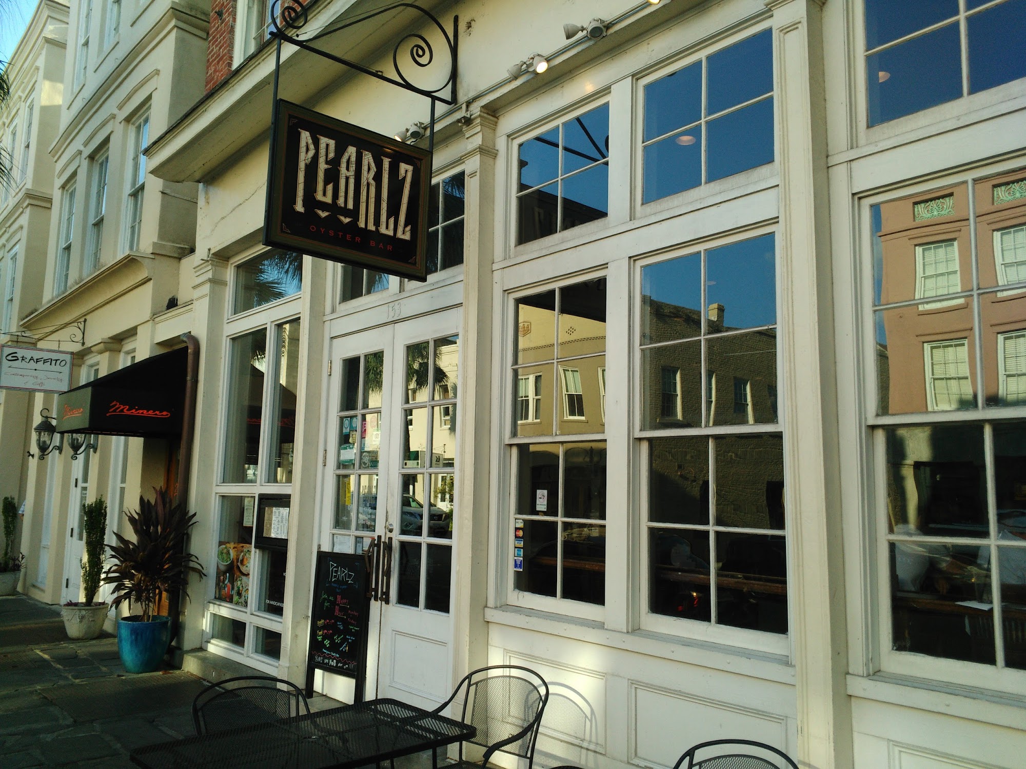 Pearlz Oyster Bar