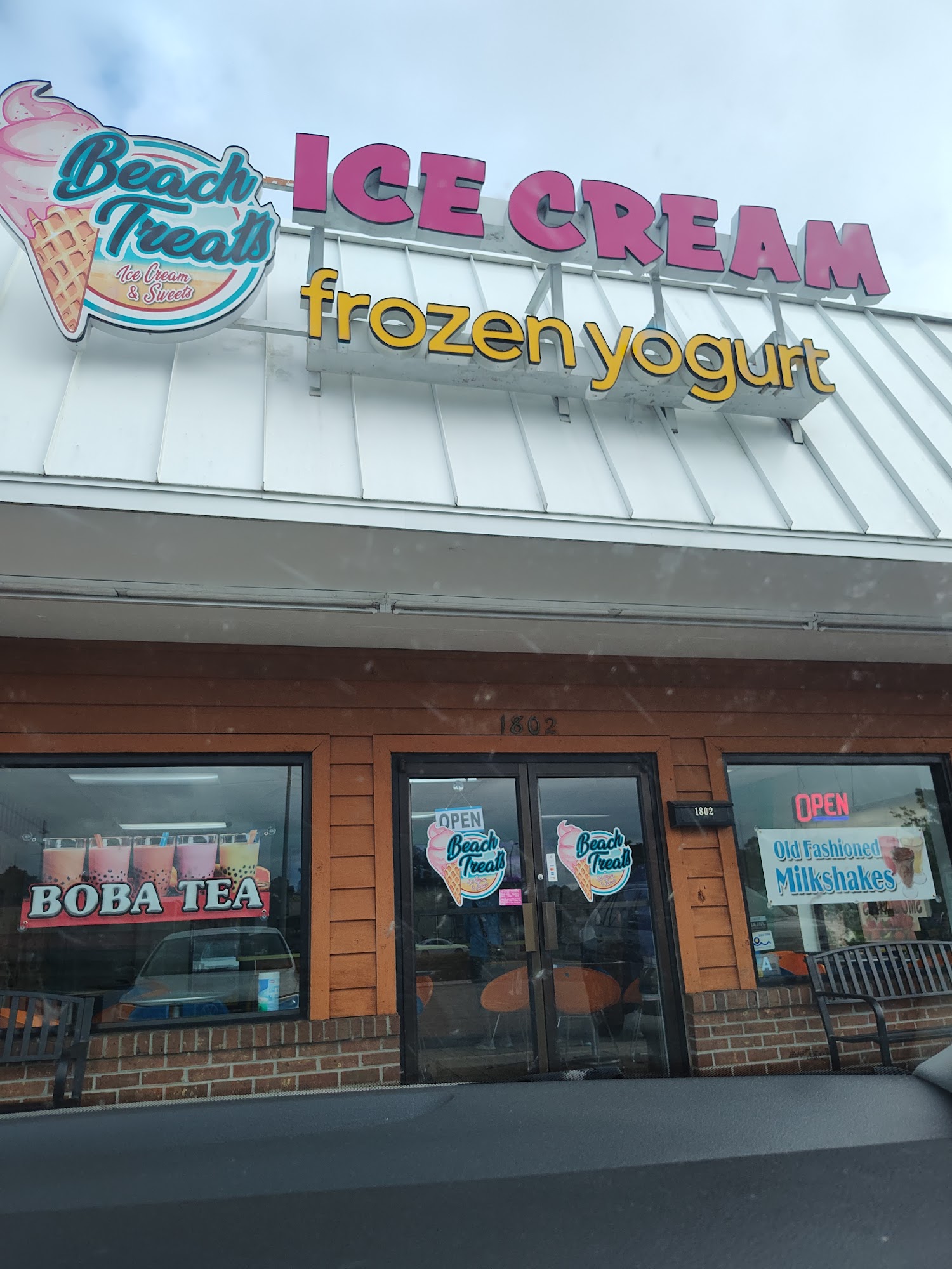 Beach Treats Ice Cream and Frozen Yogurt