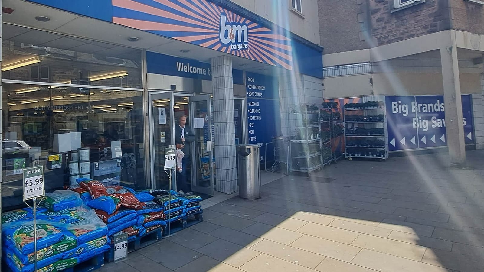 B&M Store