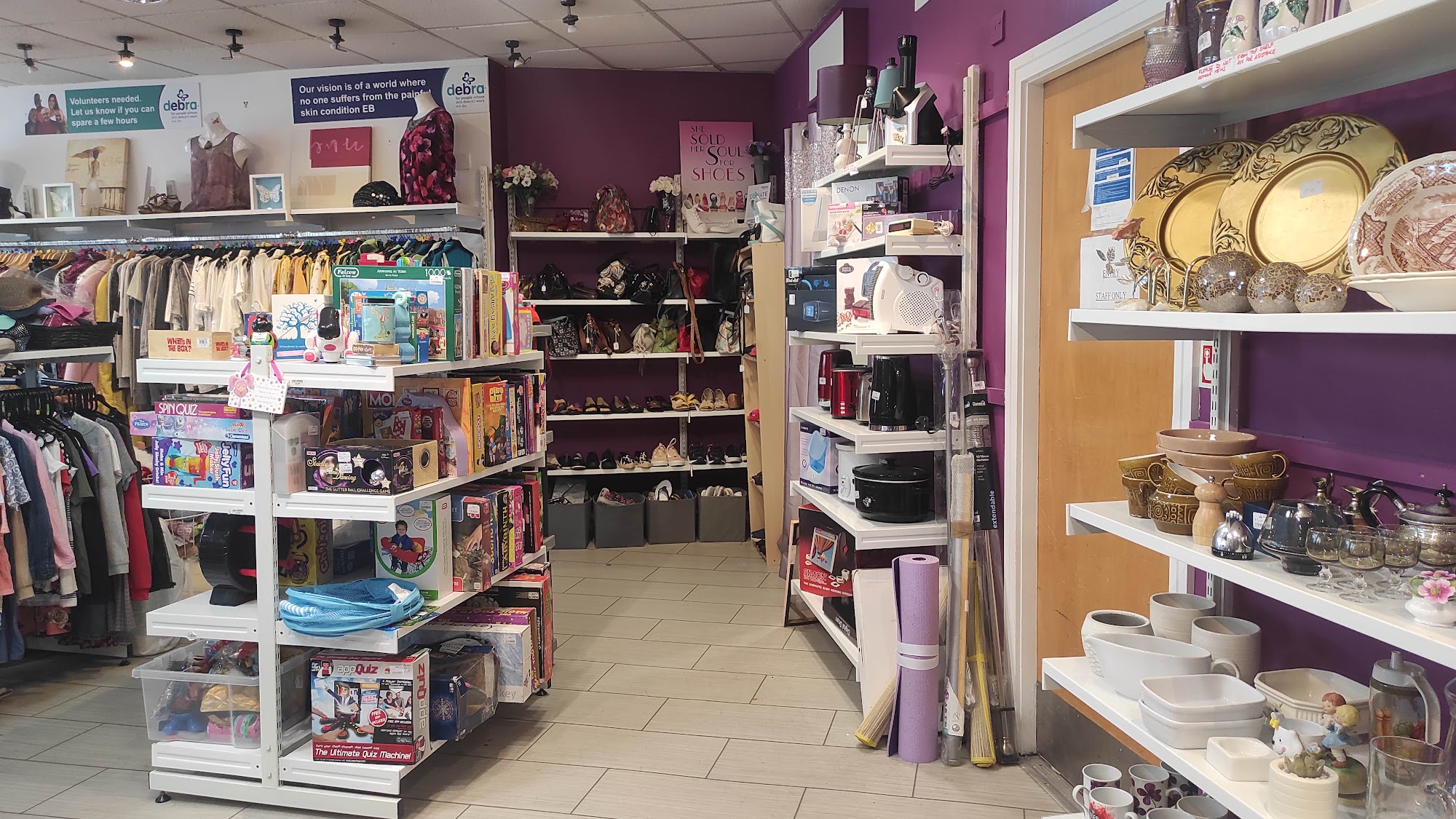 DEBRA UK - Falkirk store