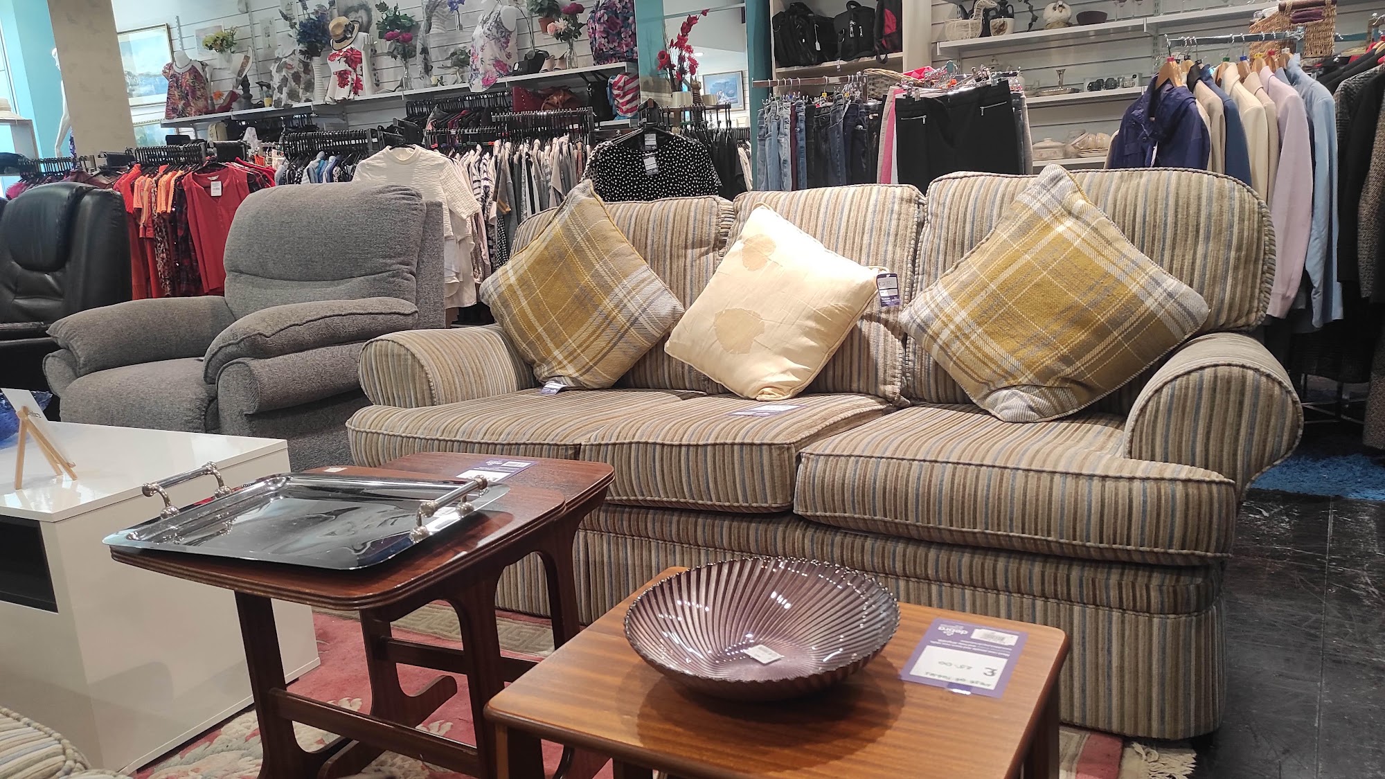 DEBRA UK - Stirling store