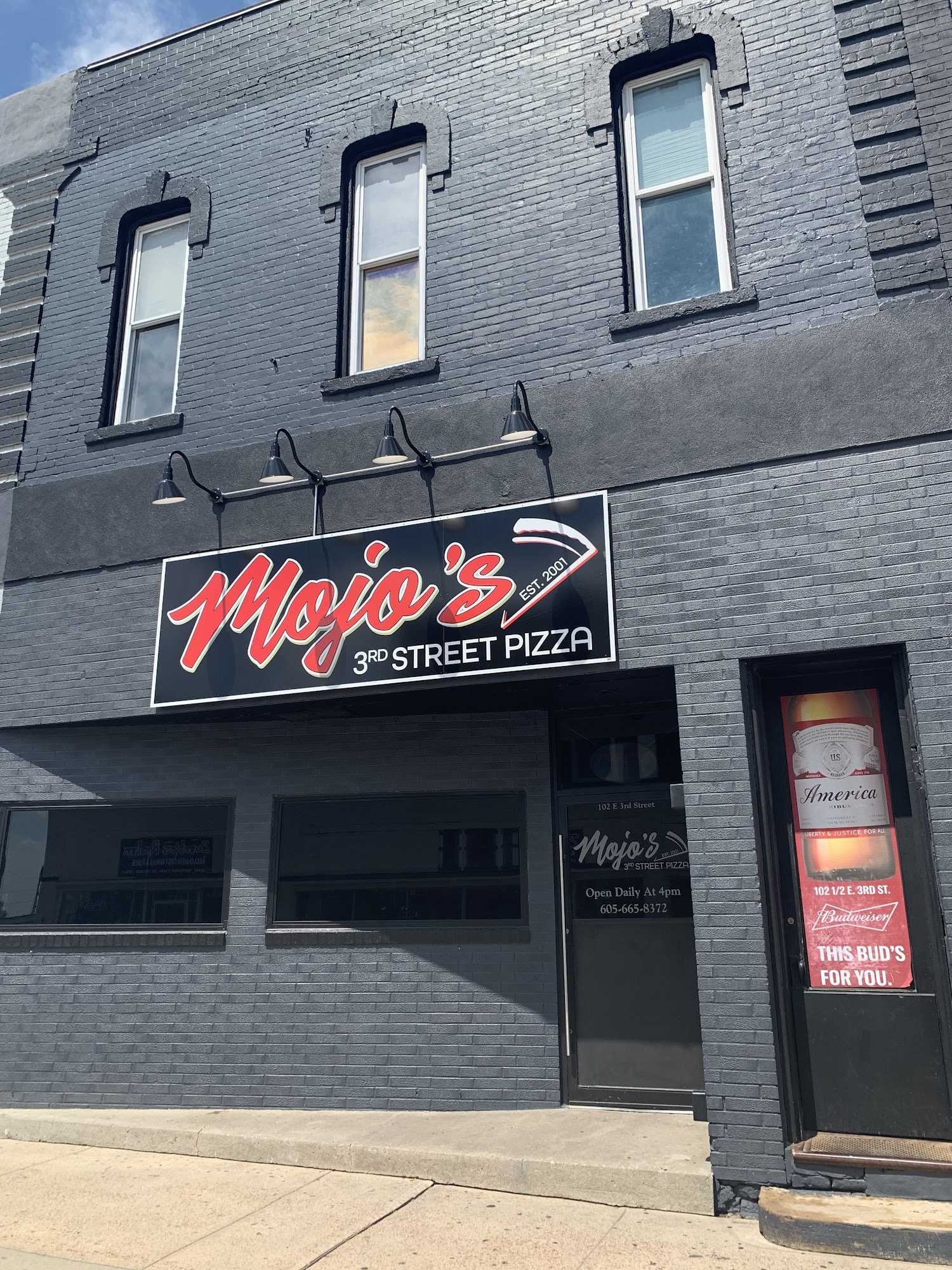 Mojo's Pizza & Spirits