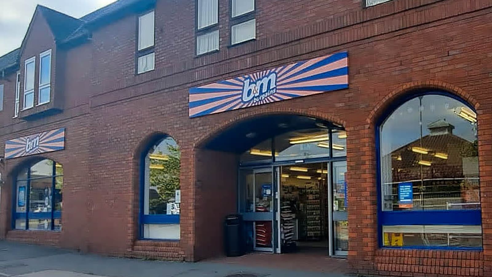 B&M Store