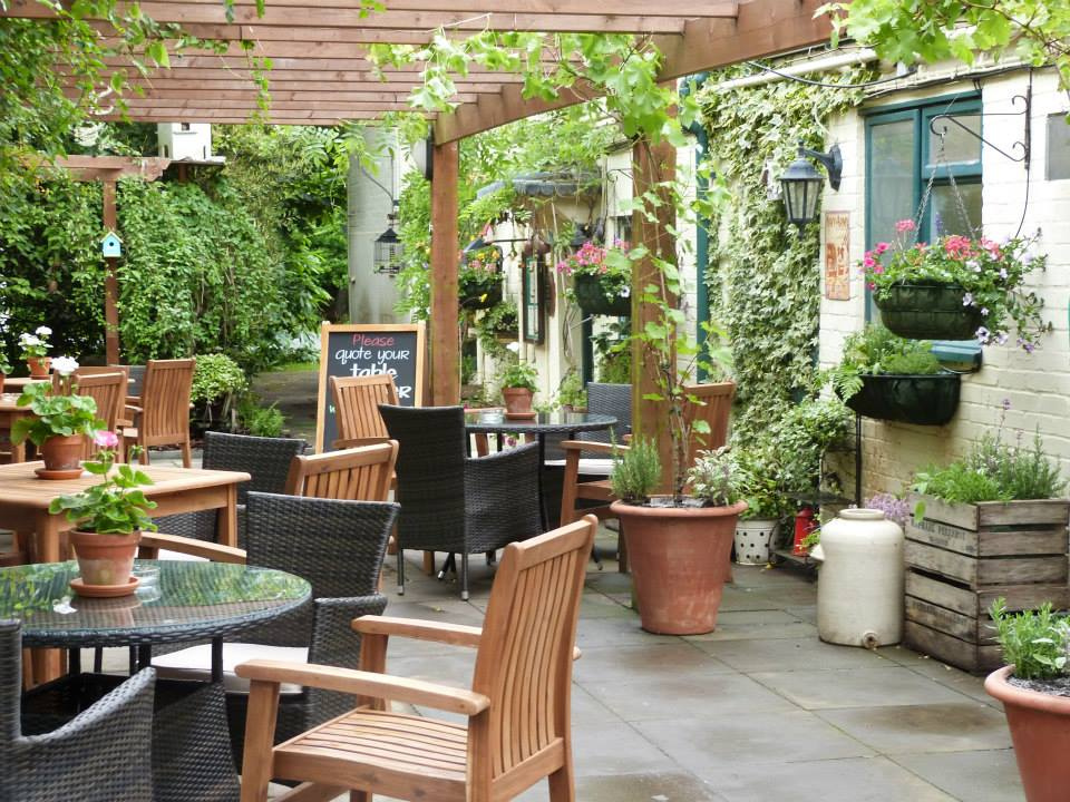 Crown & Cushion Minley Rd, Blackwater, Camberley