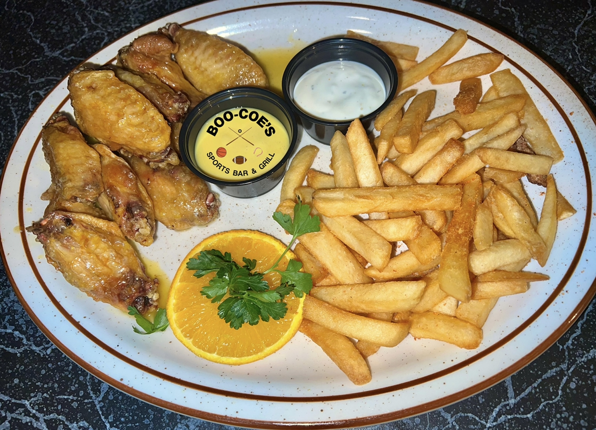 Boo-Coes Sports Bar & Grill