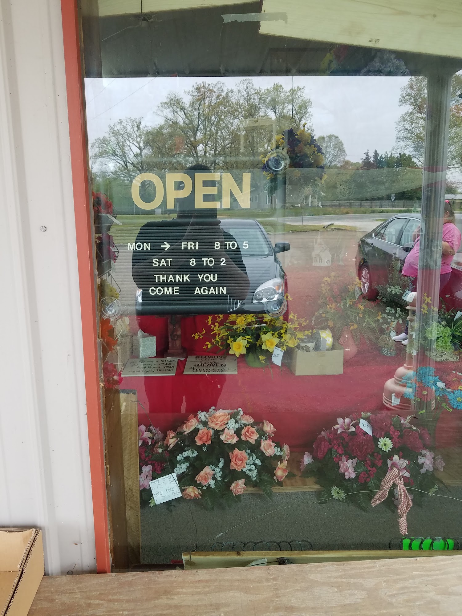 Helen's Flowers 551 Middleburg Rd, Decaturville Tennessee 38329