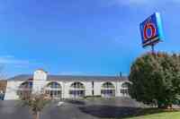 Motel 6 Dickson, TN