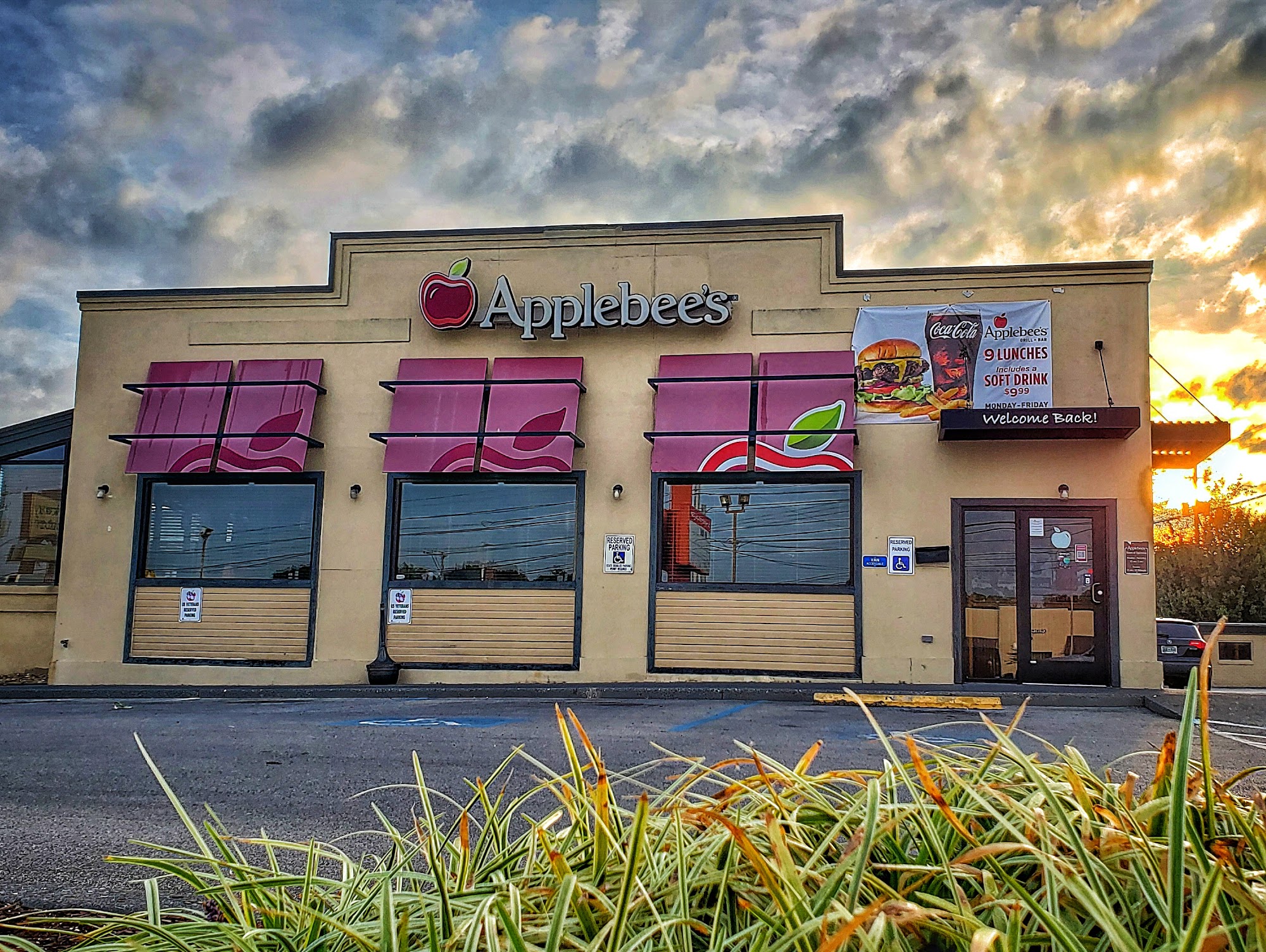 Applebee's Grill + Bar