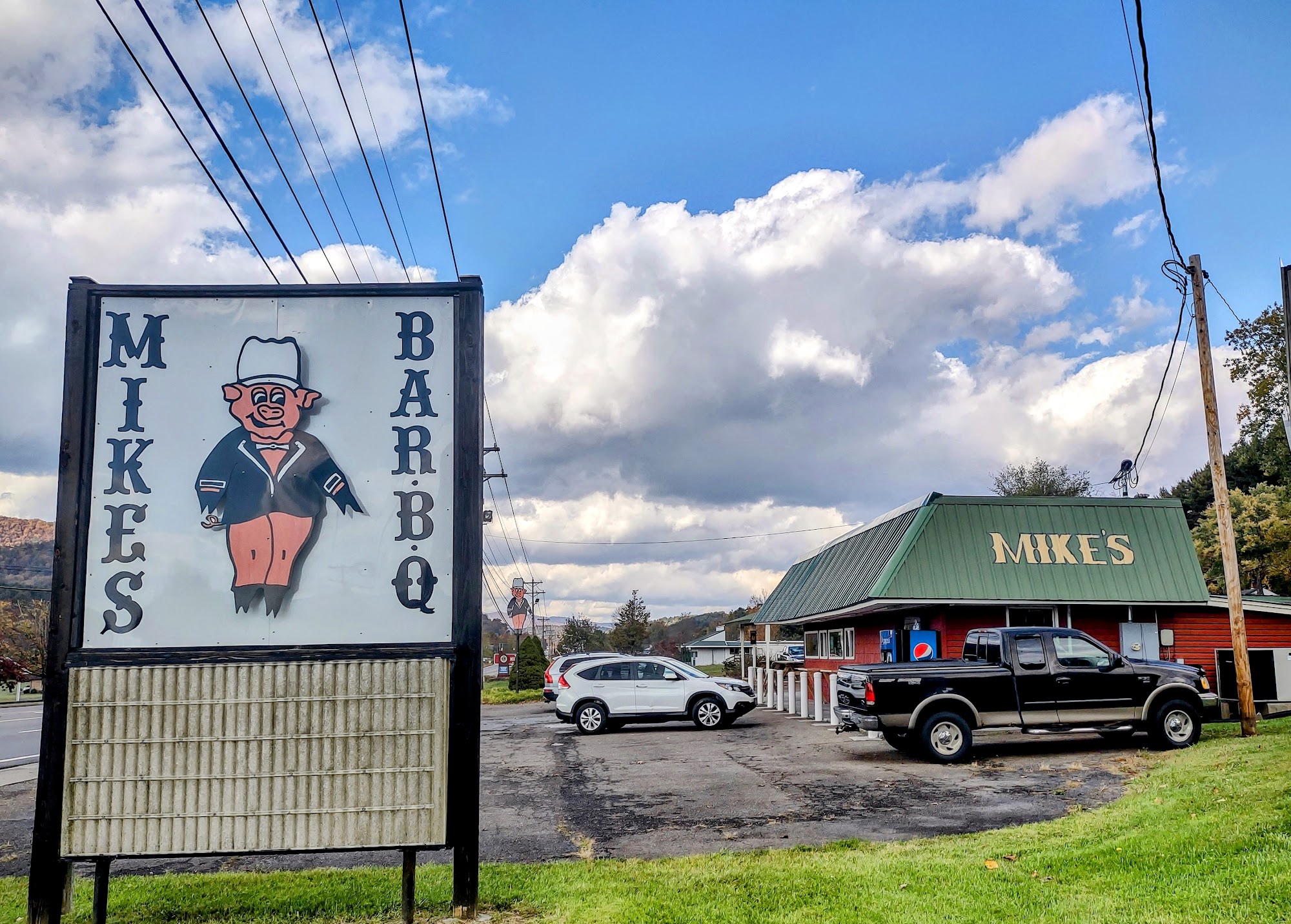 Mike's Bar-B-Q & Sub Shop