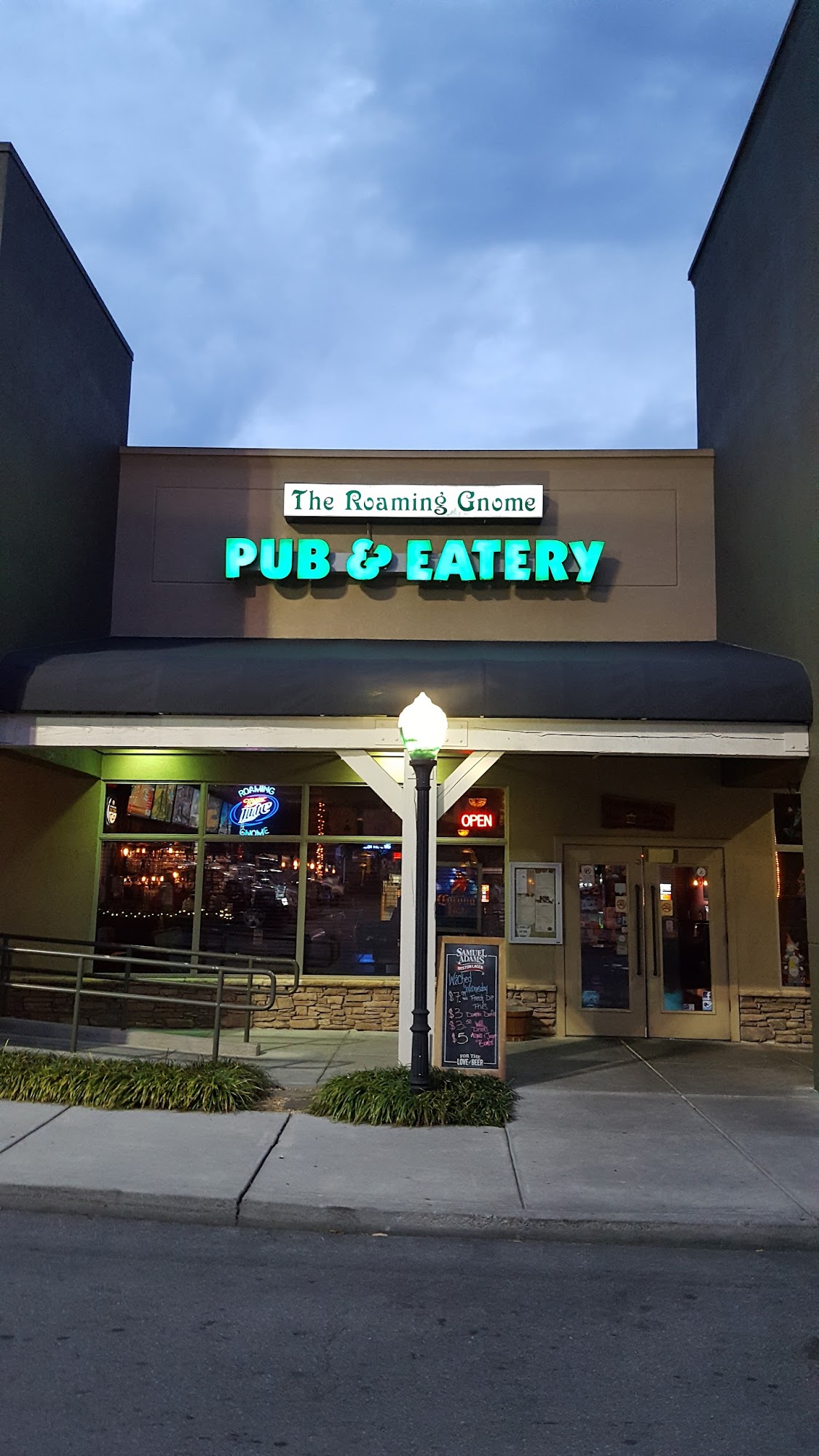 The Roaming Gnome Pub & Eatery