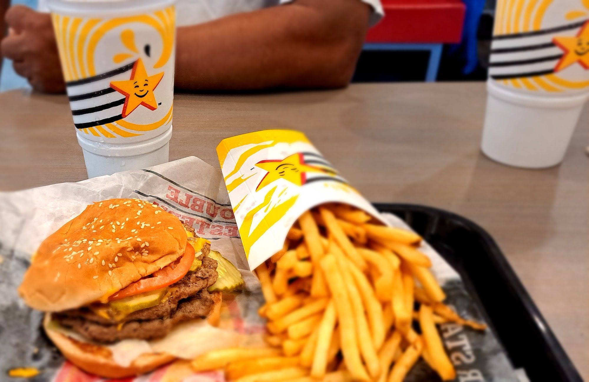 Carl’s·Jr.