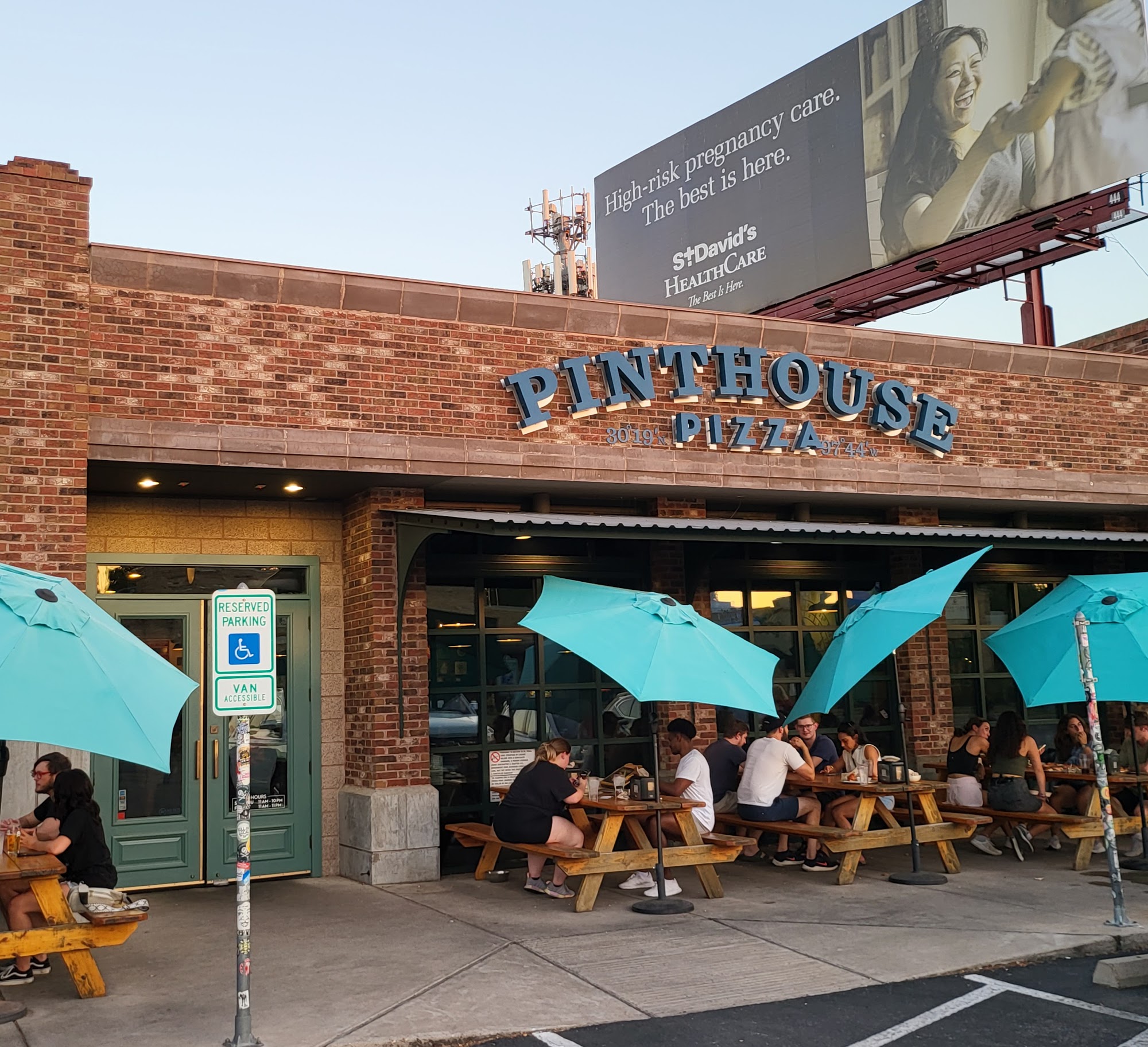 Pinthouse Pizza