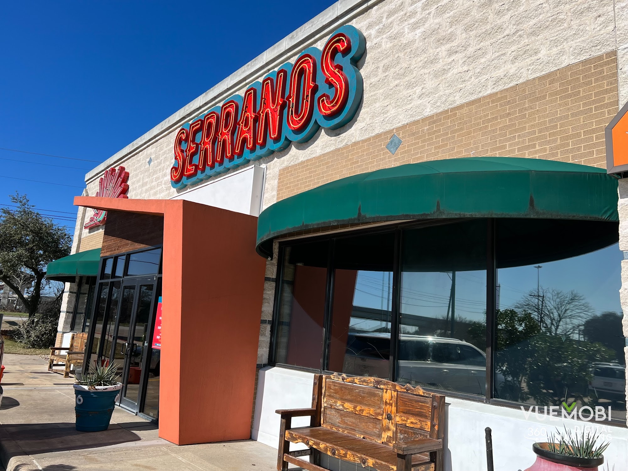 Serranos Cocina Y Cantina