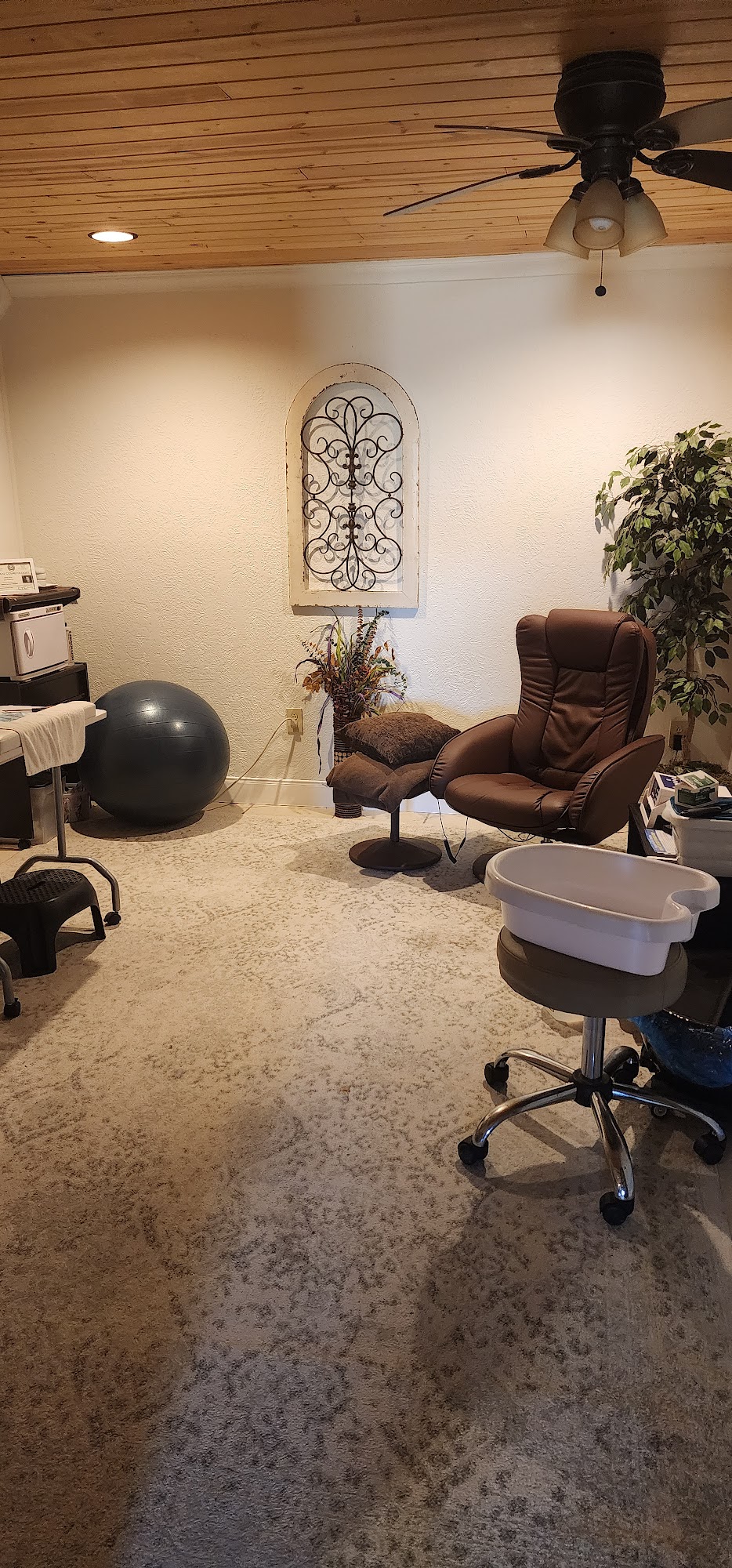 Barefoot-Souls Wellness Studio 2825 Texas Ave, Bridge City Texas 77611