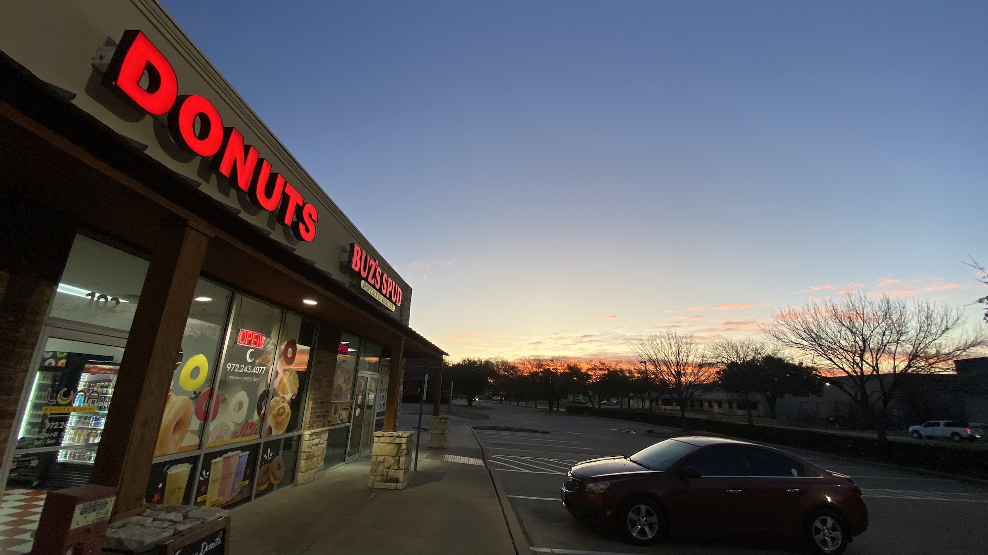 Luna Donuts