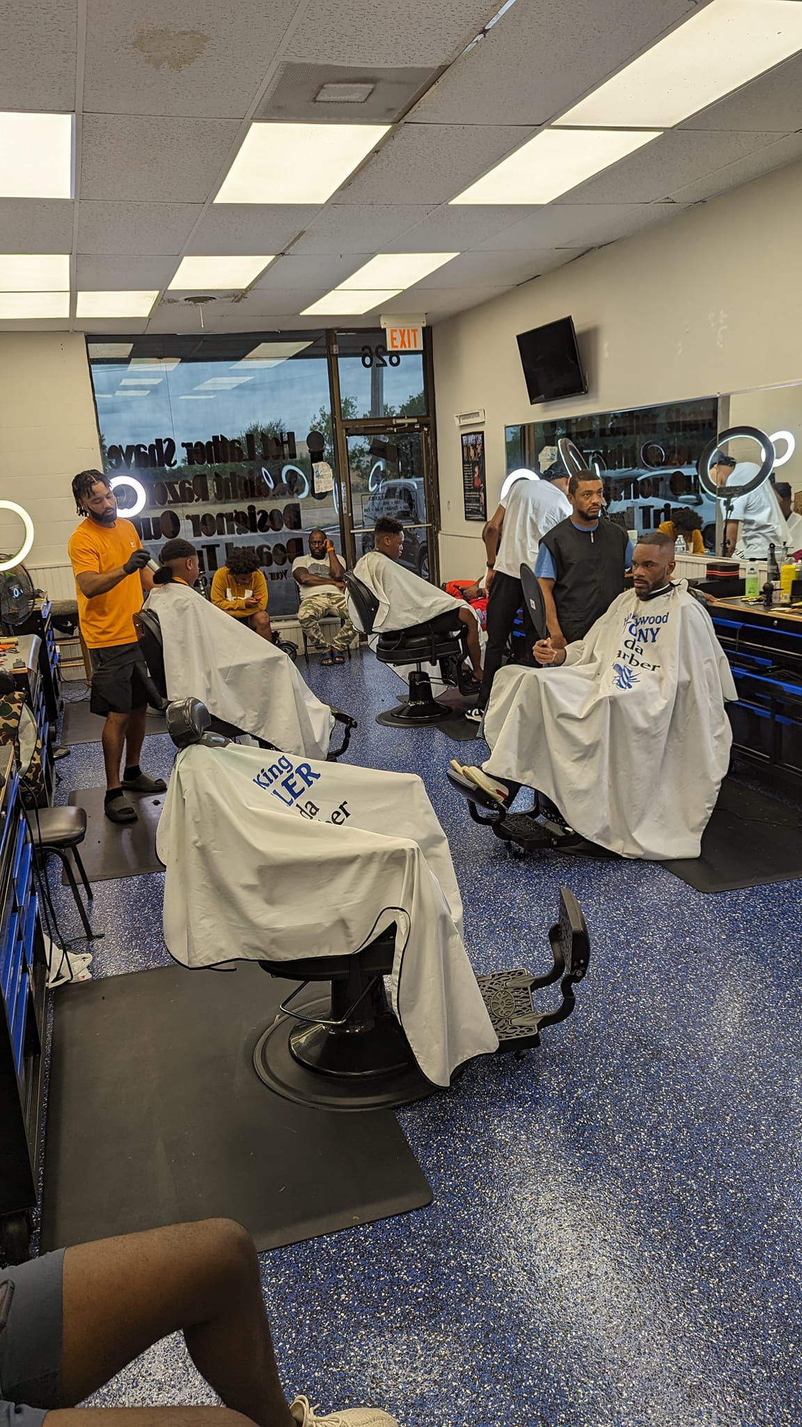 RG'S BARBER LOUNGE 826 N Crowley Rd, Crowley Texas 76036