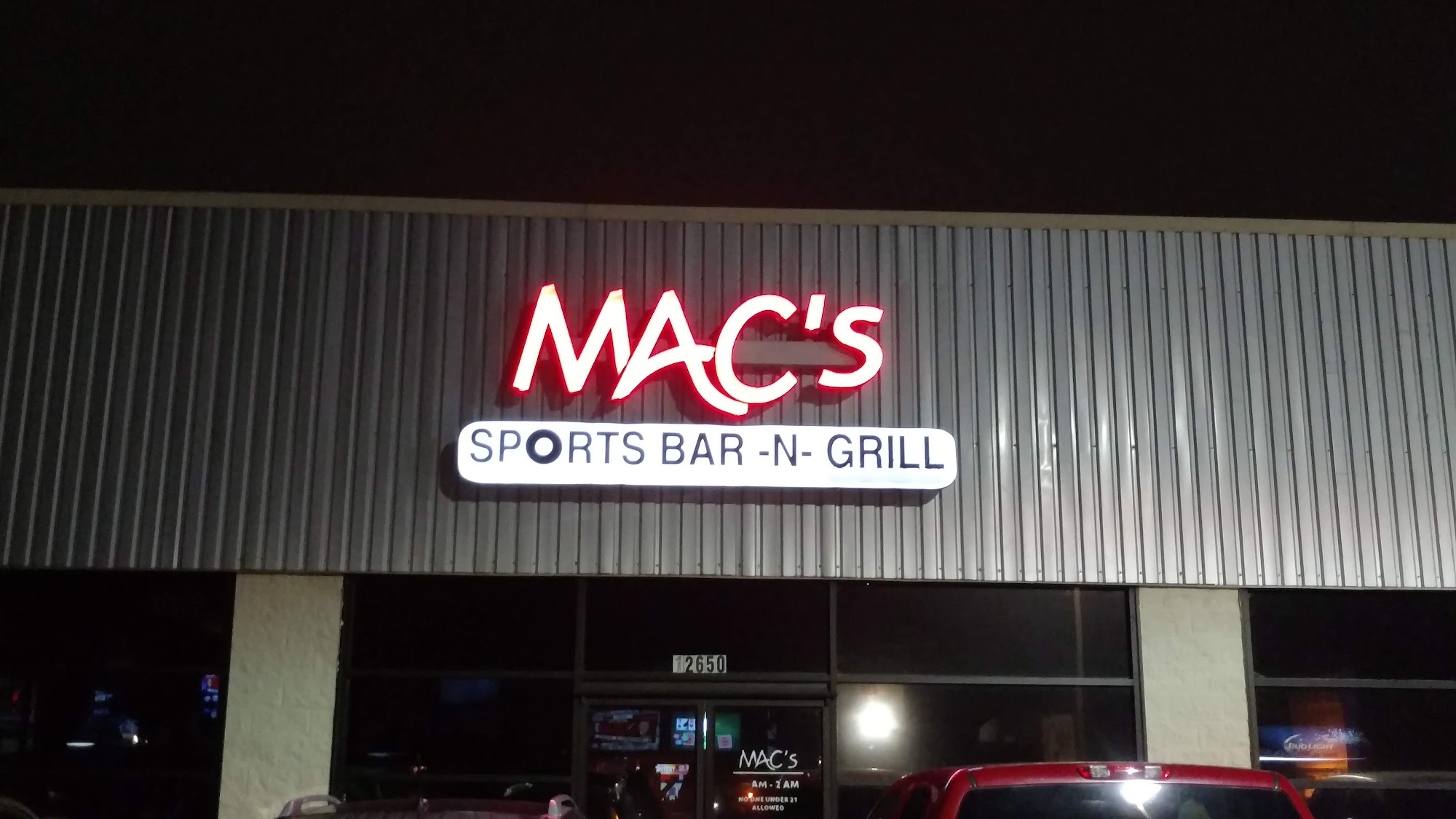 Mac's Sports Bar -n- Grill