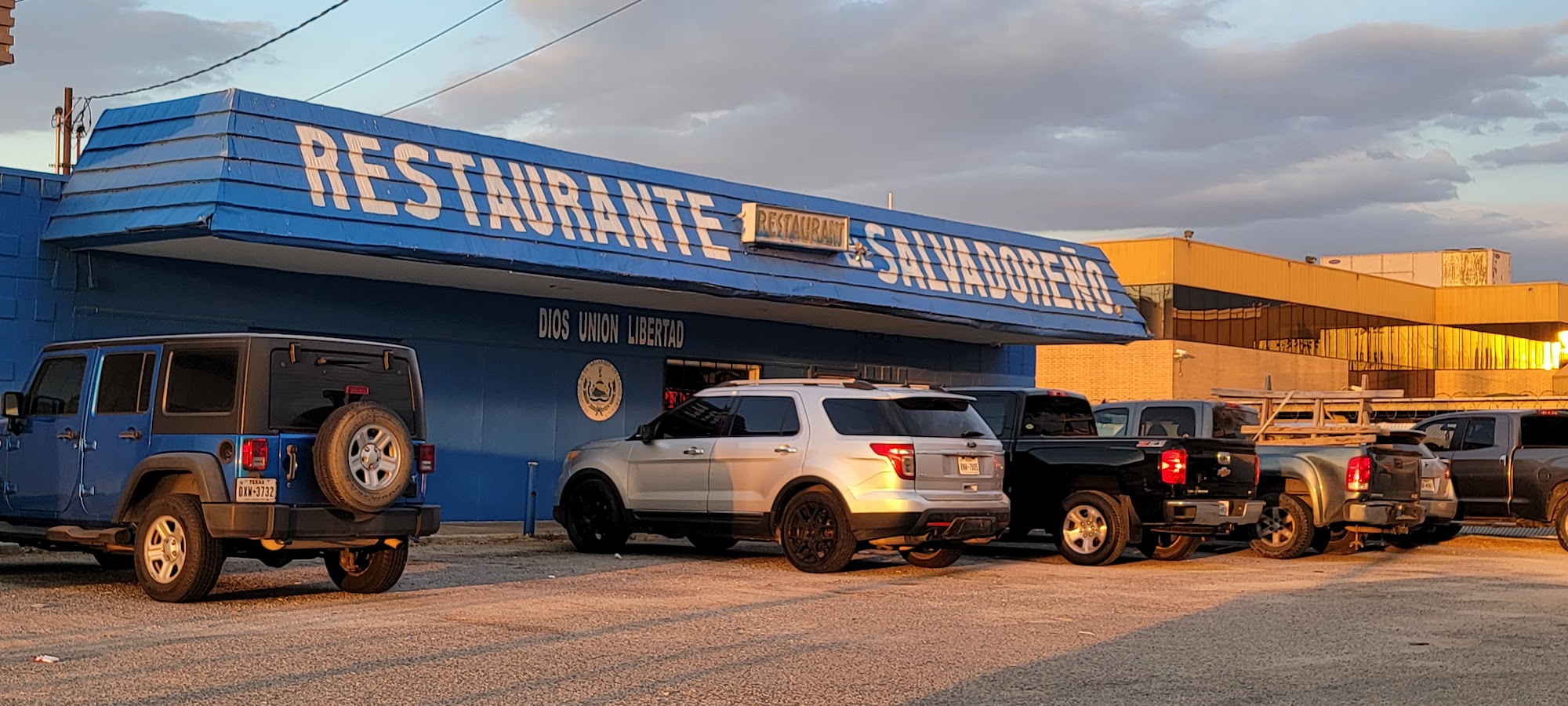 El Salvadoreño Restaurant