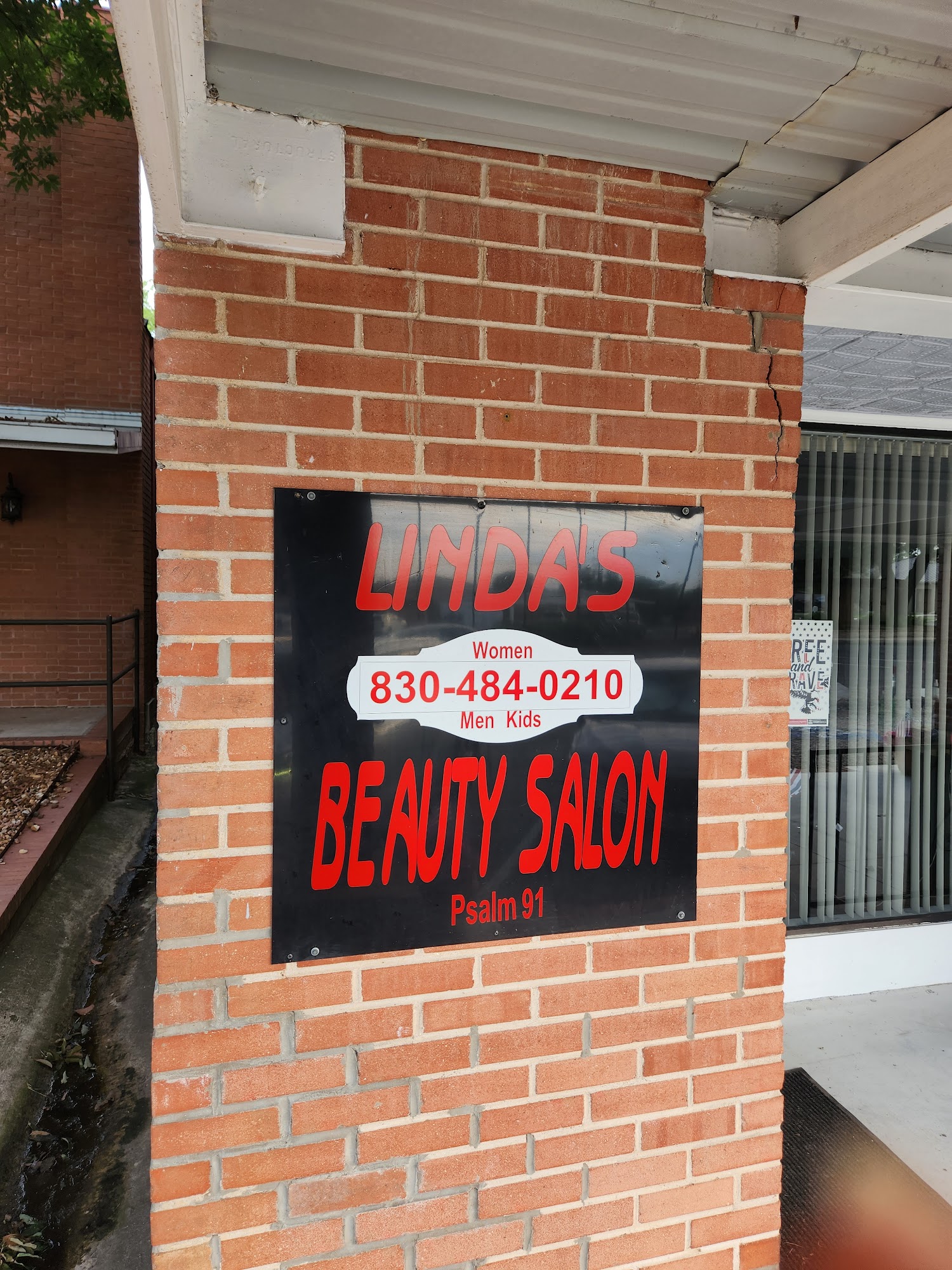 Linda's Beauty Salon 121 Dilworth Plaza, Poth Texas 78147