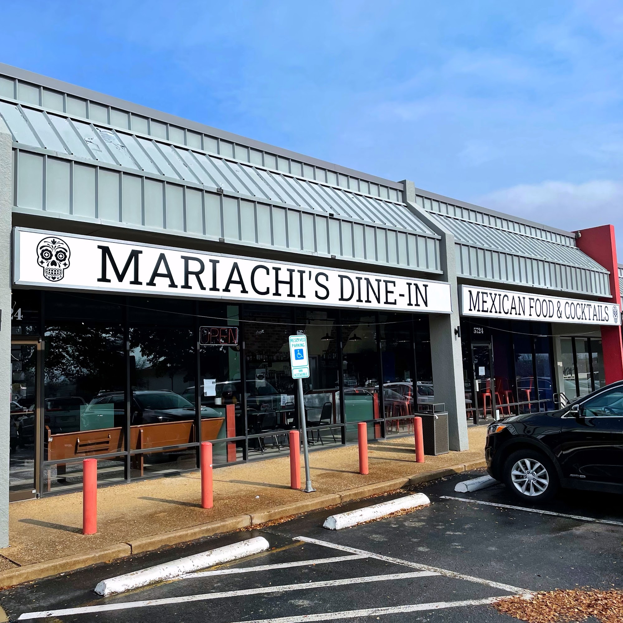 Mariachi's Dine-In
