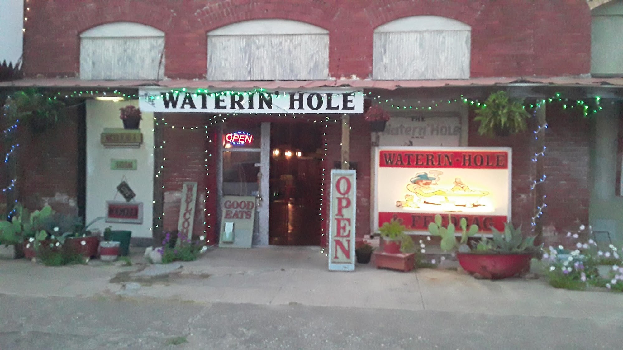 Waterin- Hole & FeedBag Restuarant