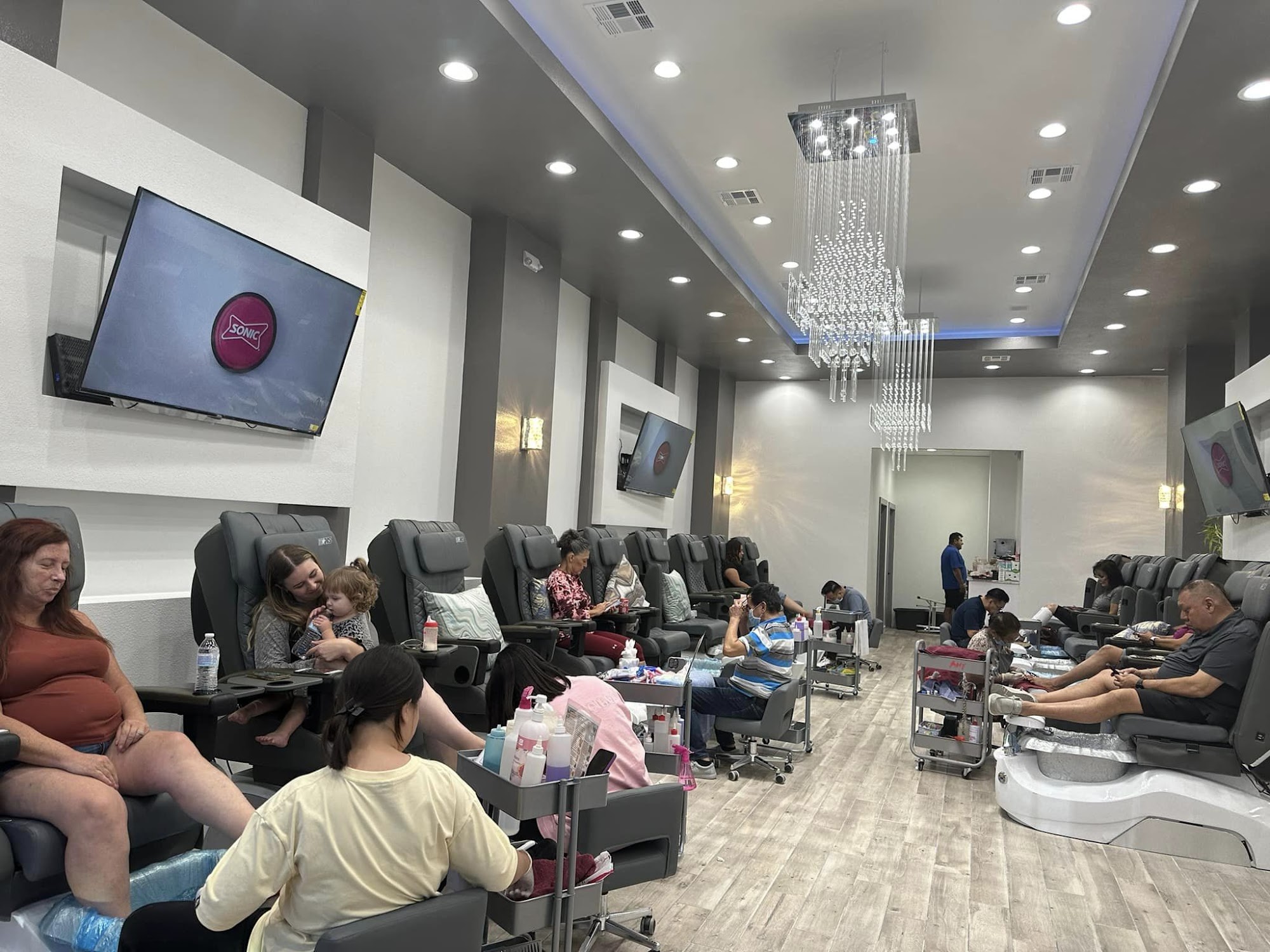 Oasis Nails & Spa 911 N Hewitt Dr, Hewitt Texas 76643