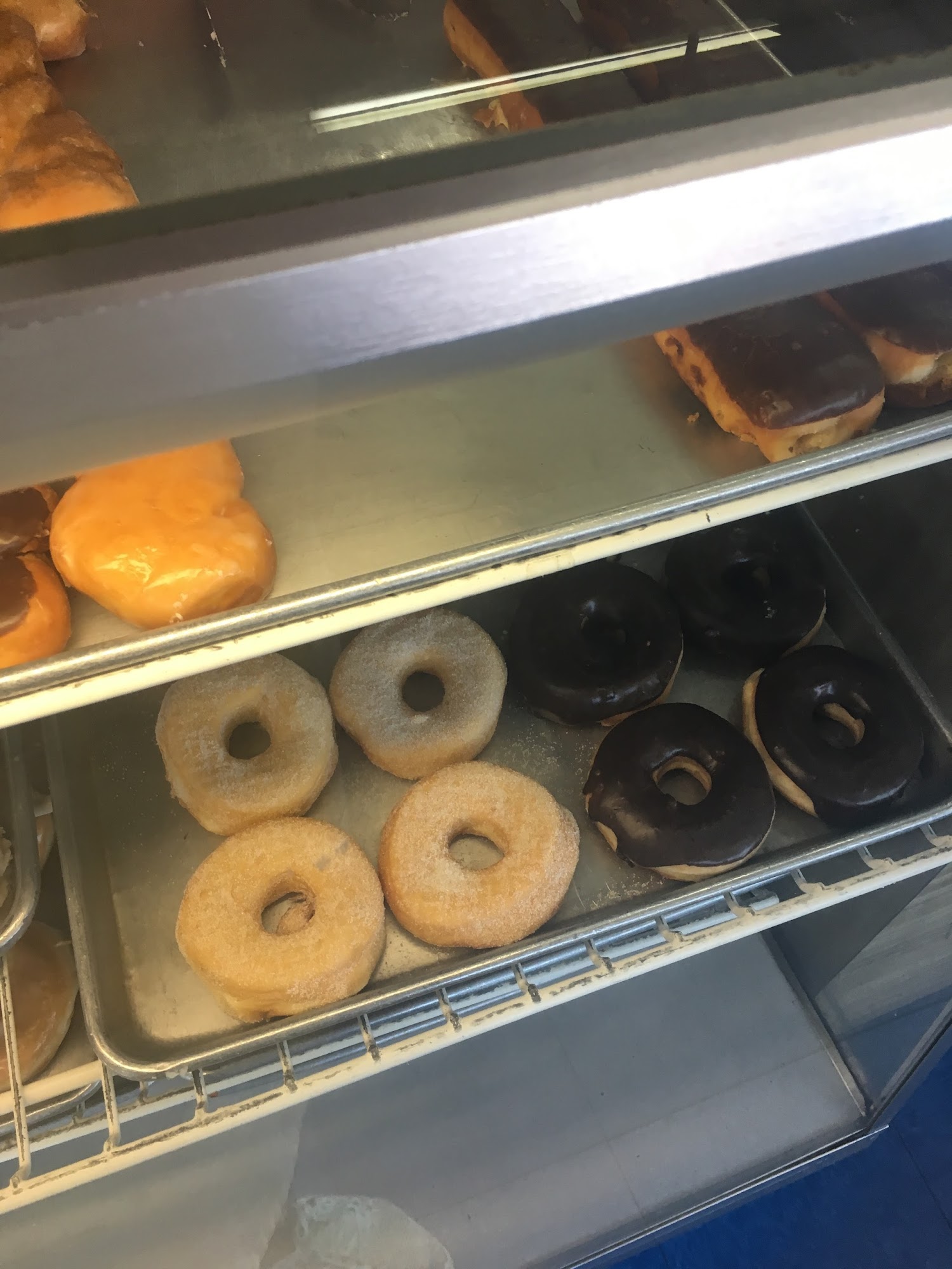 Mayflower Donuts & Bakery