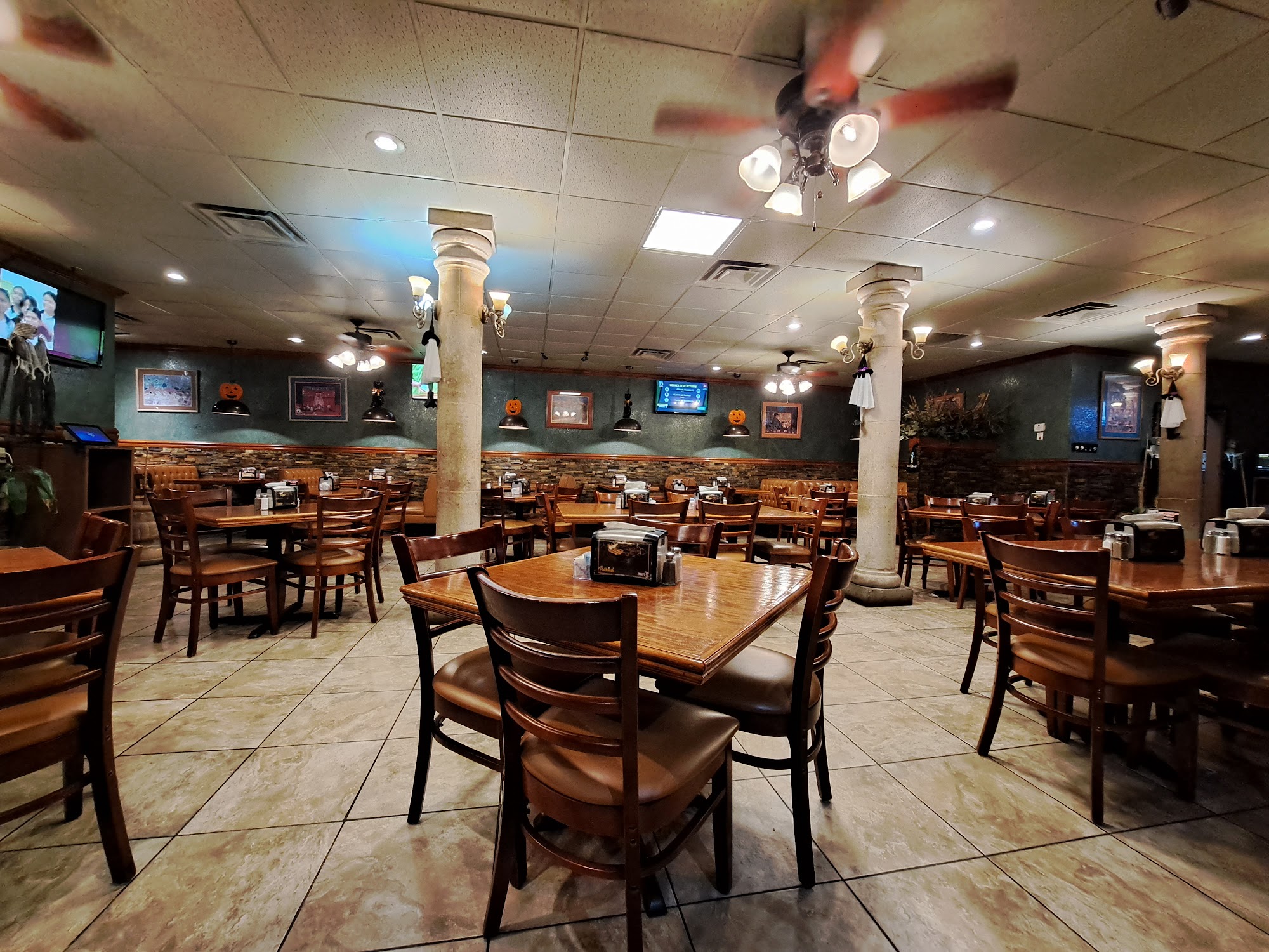 Danny's Restaurant - Laredo