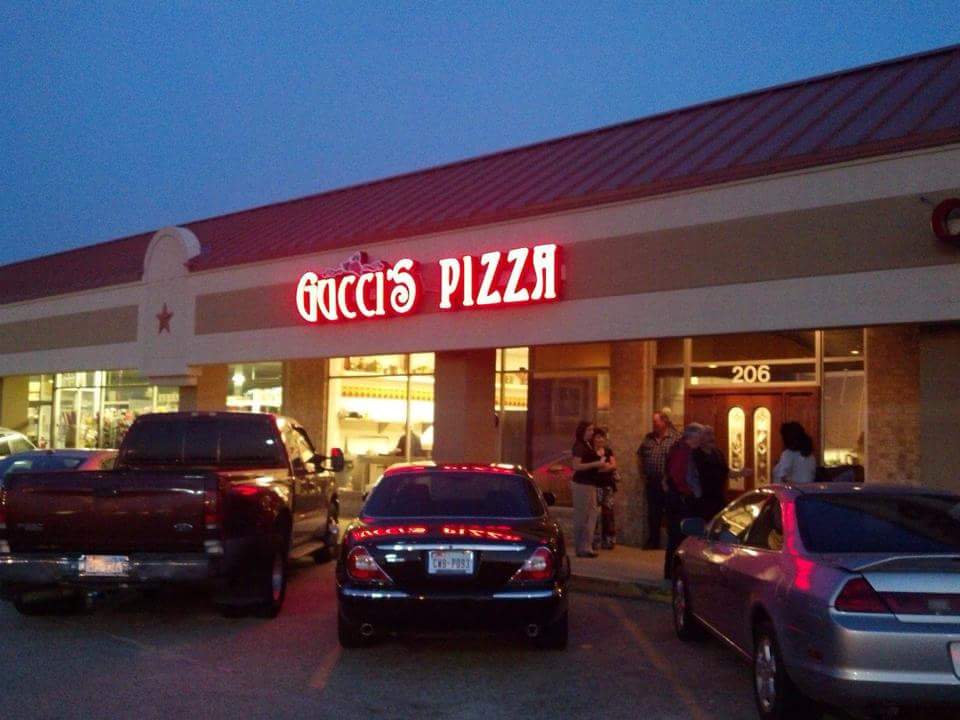 Gucci's Pizza