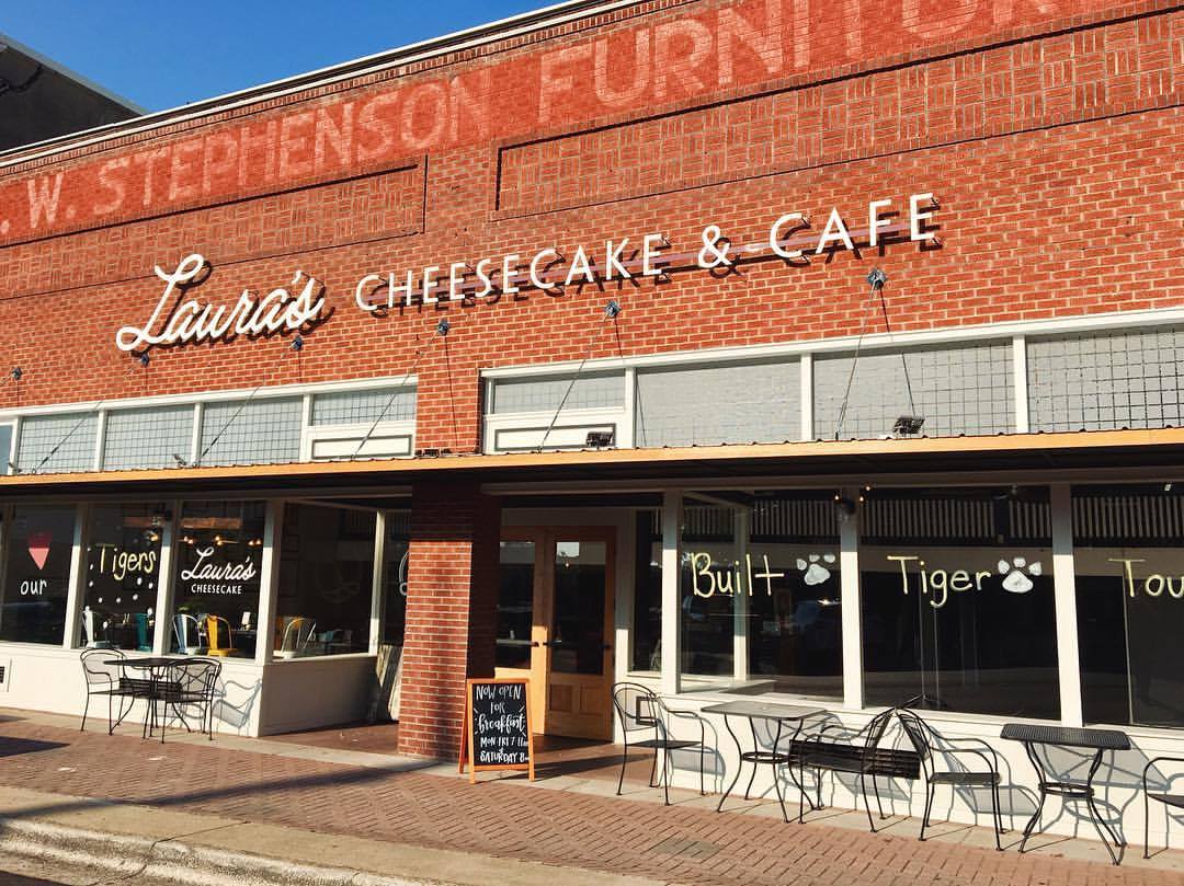 Laura's Cheesecake & Café
