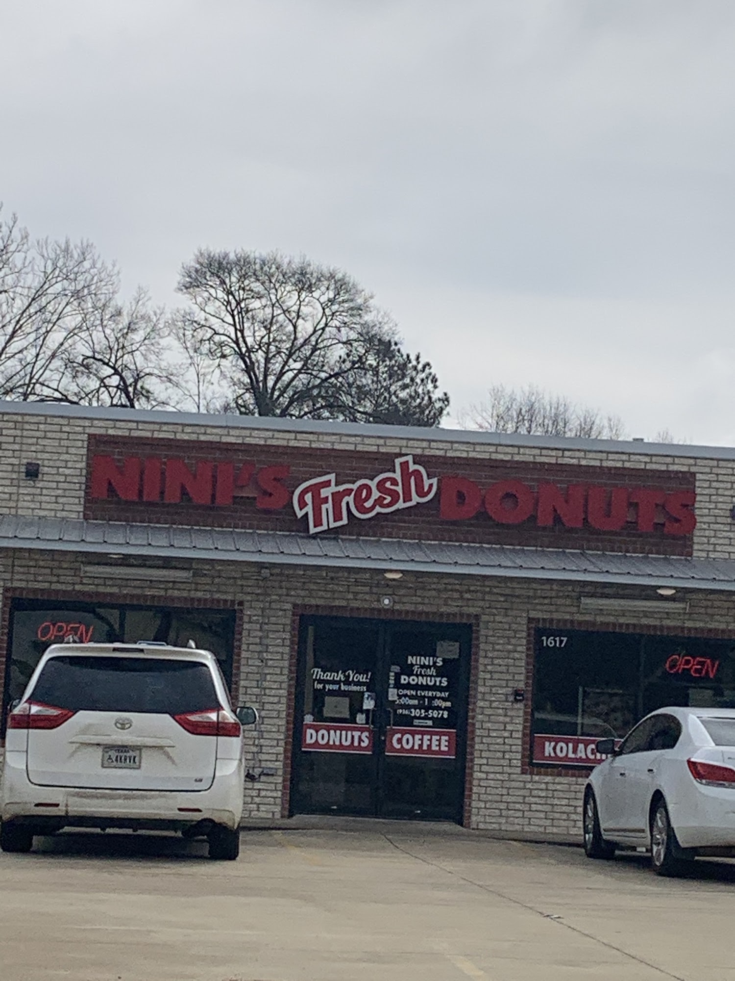 Nini's Fresh donuts