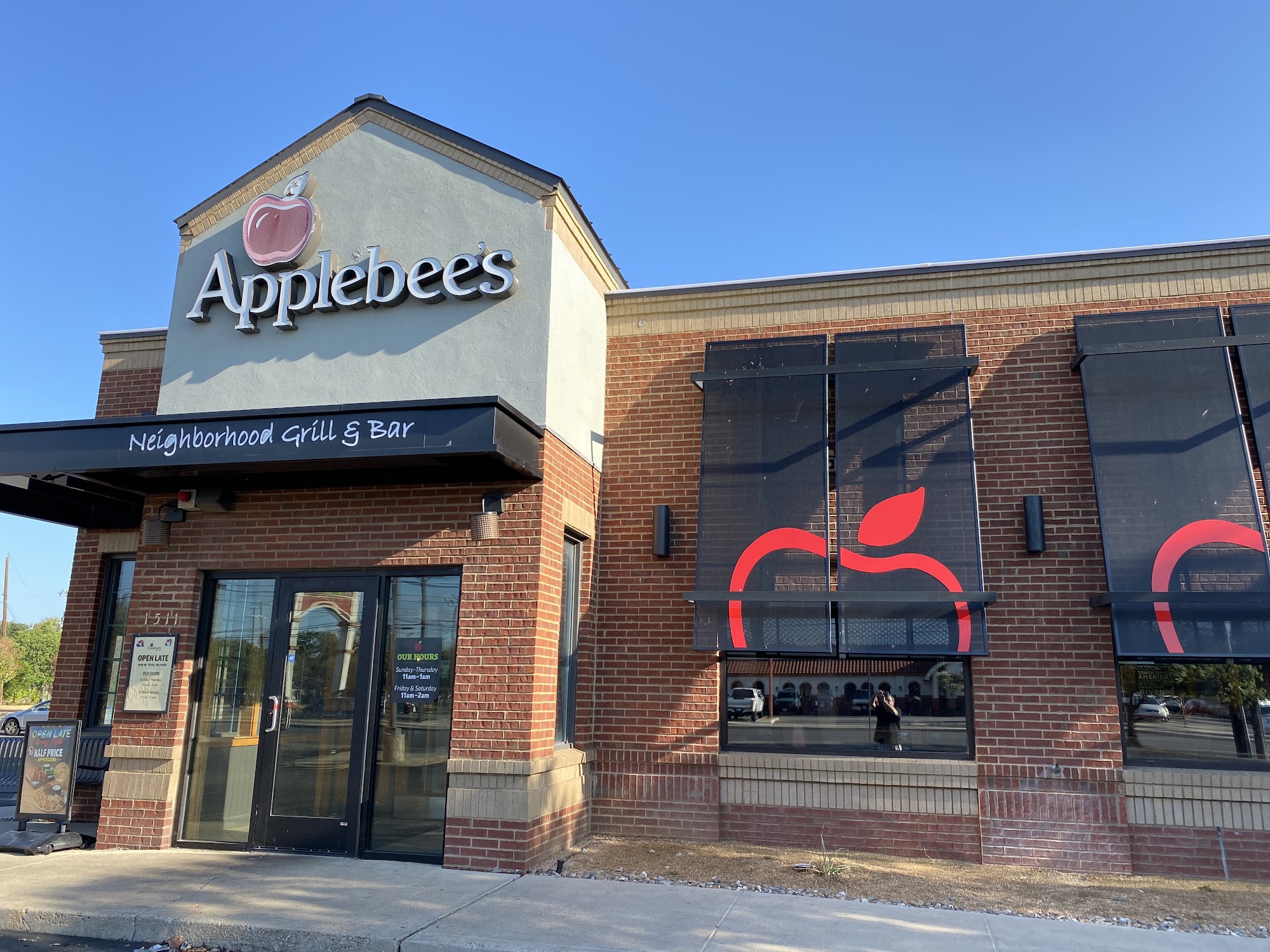 Applebee's Grill + Bar