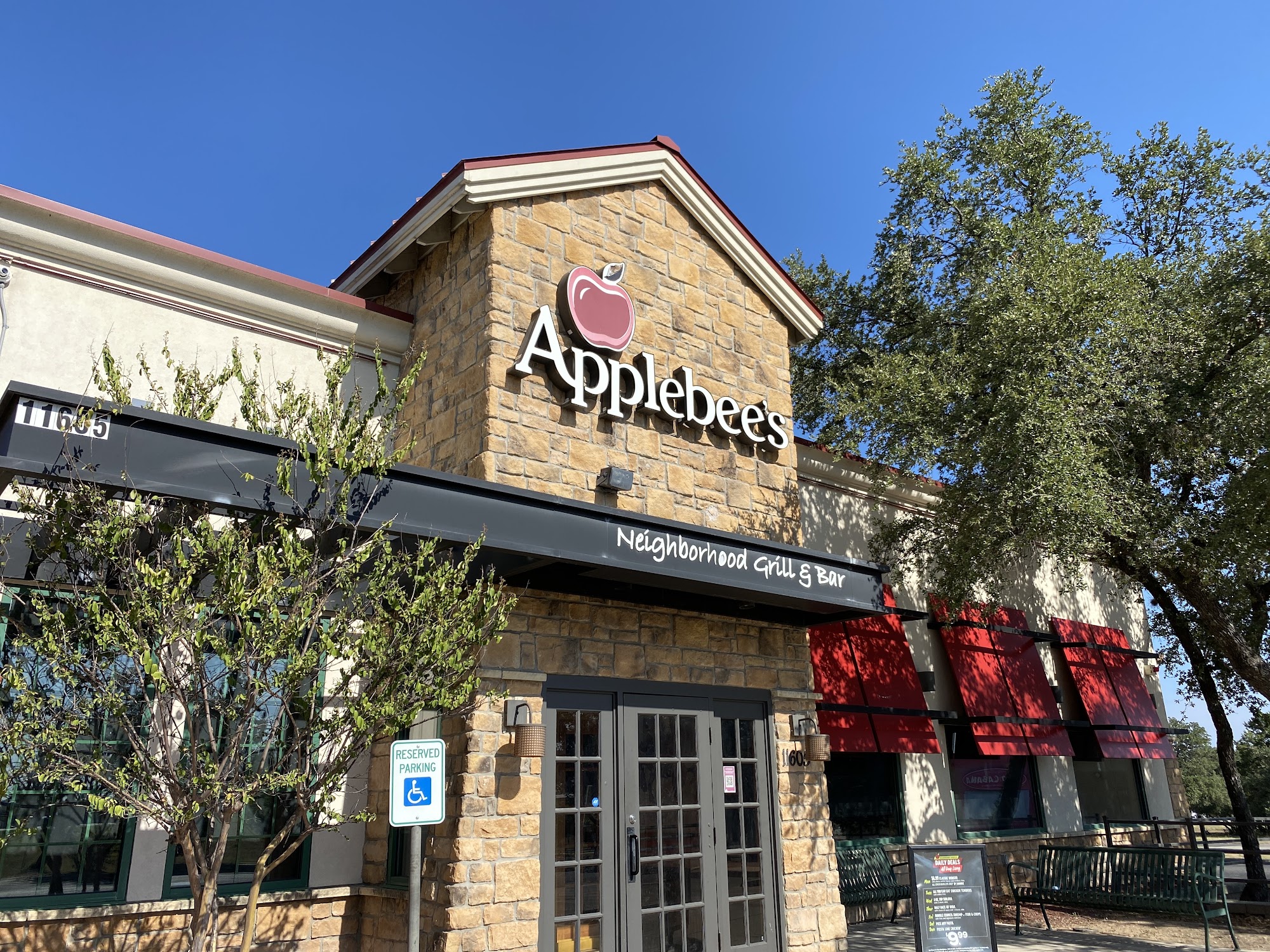 Applebee's Grill + Bar