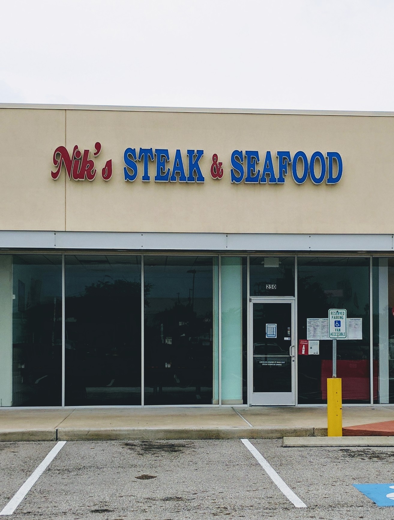 Nik's Steak & Seafood