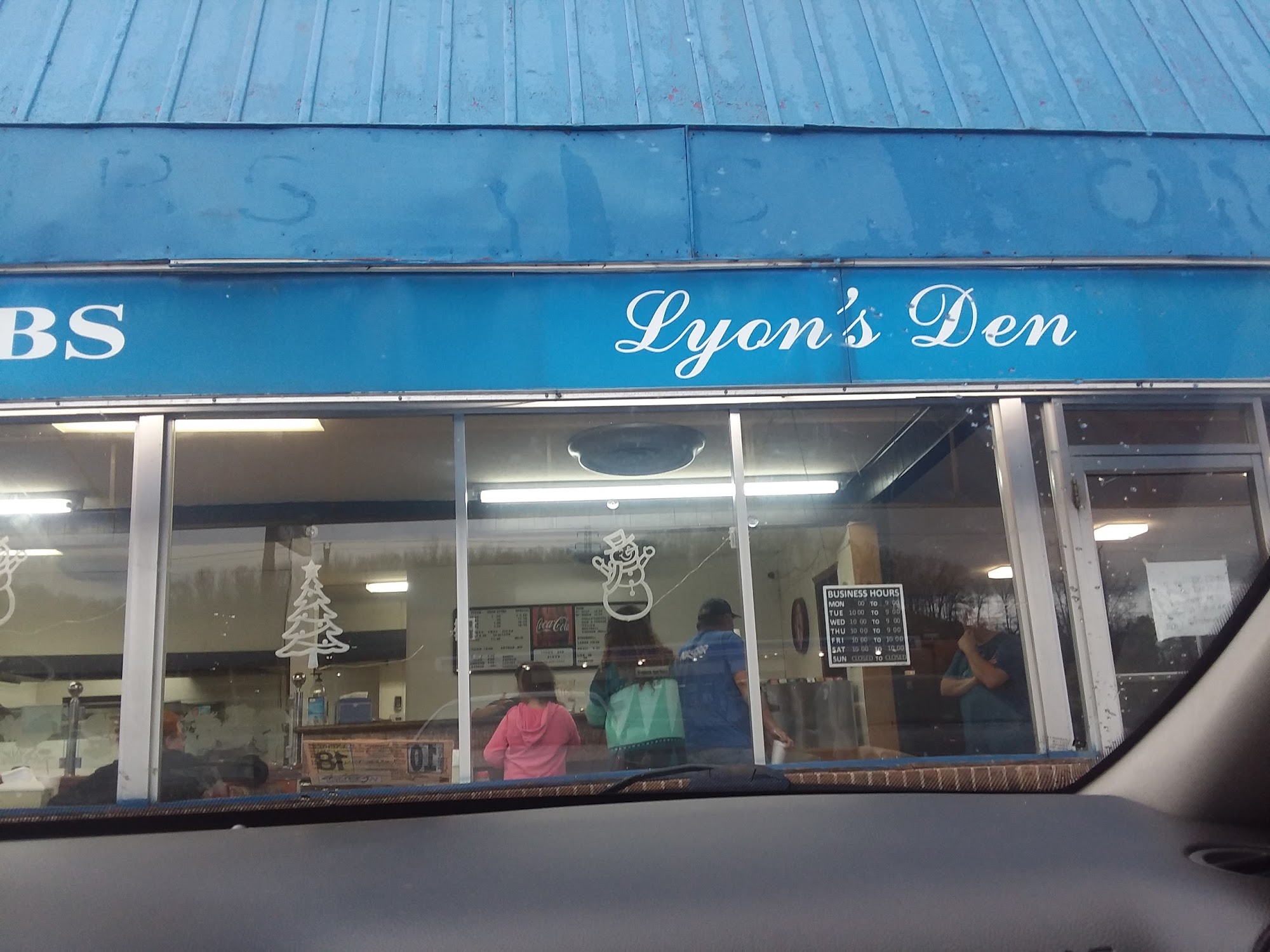 Lyons Den Pizza