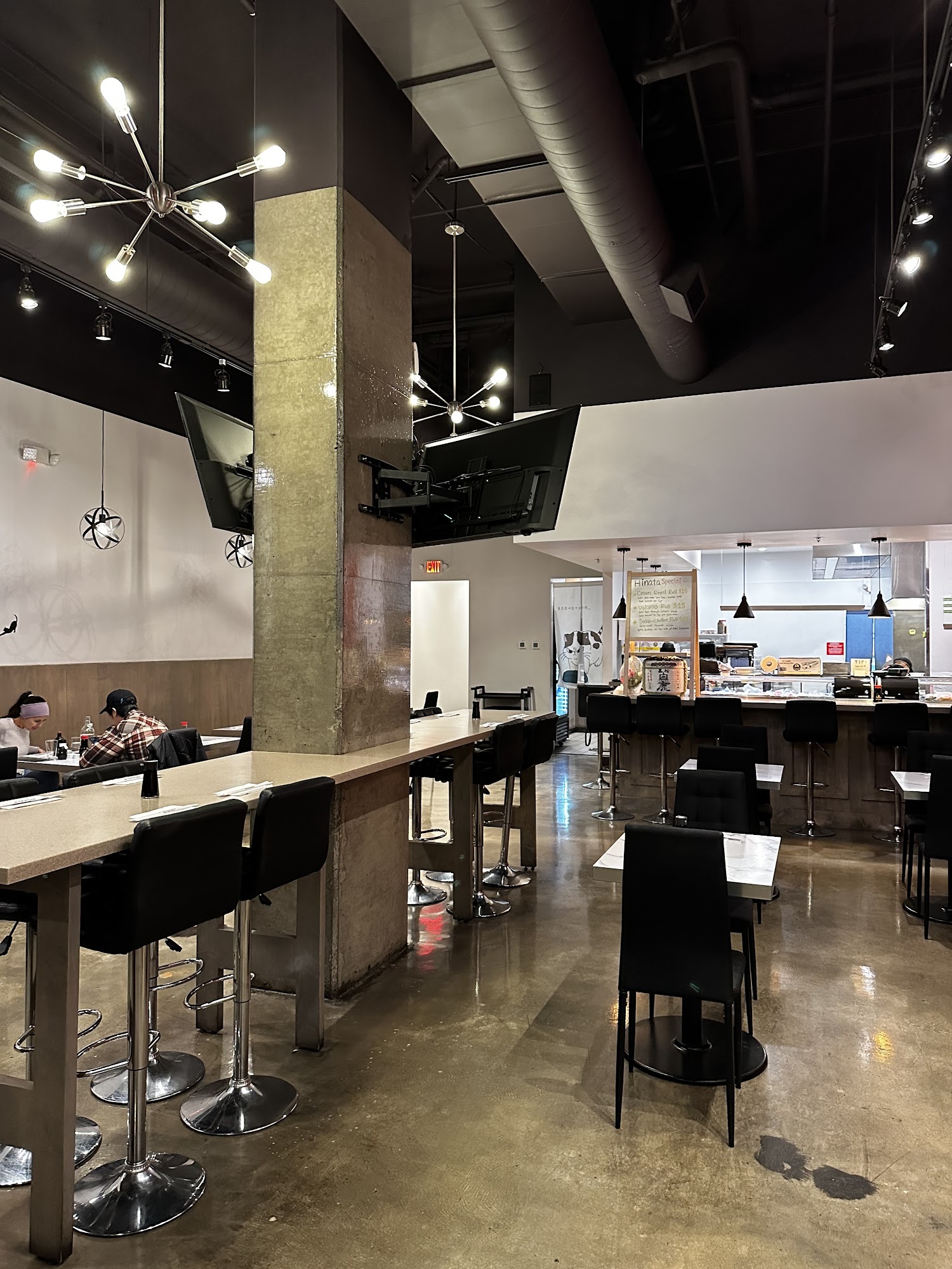 Hinata Sushi Bar &Grill