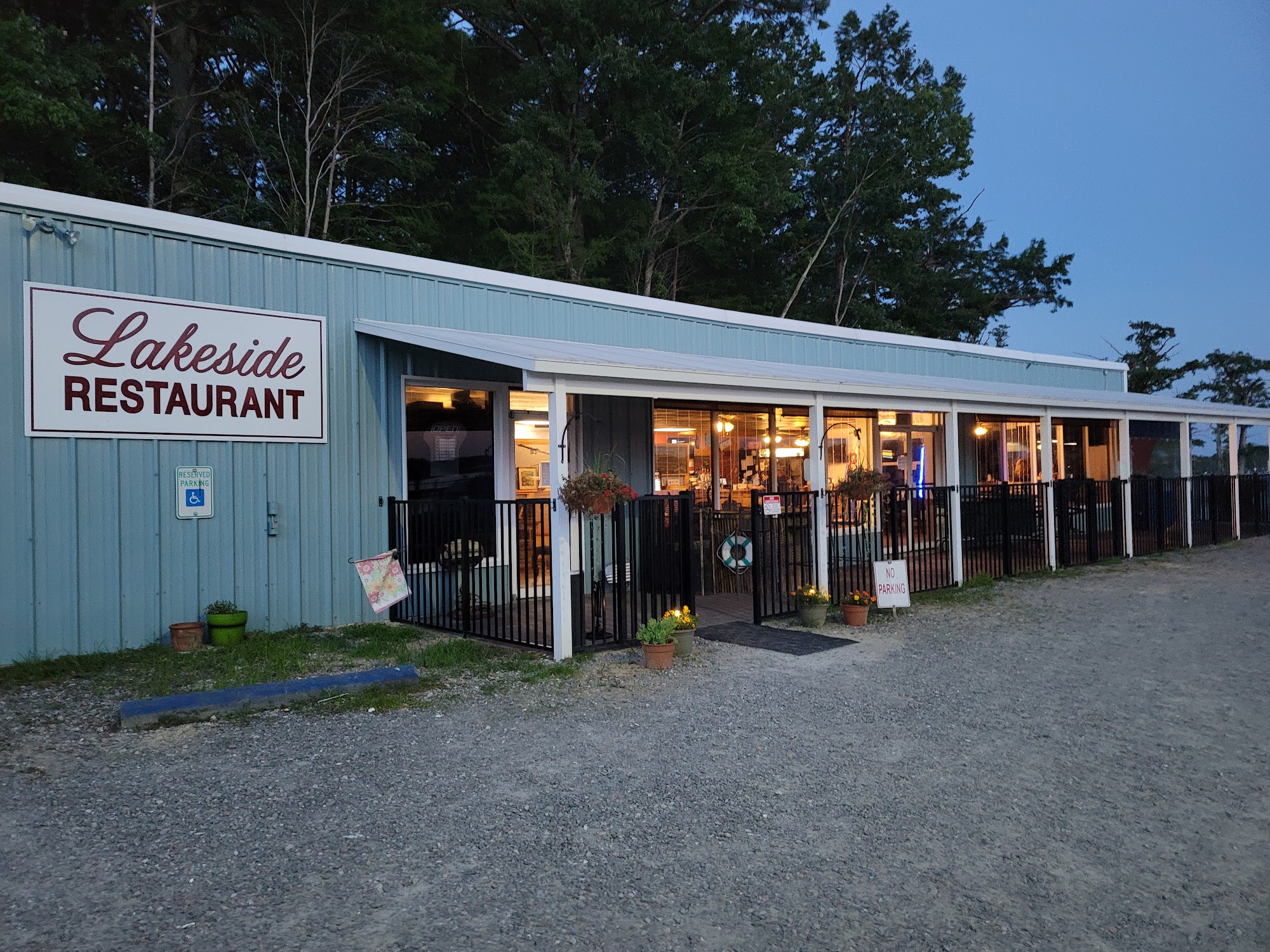 Lakeside Restaurant