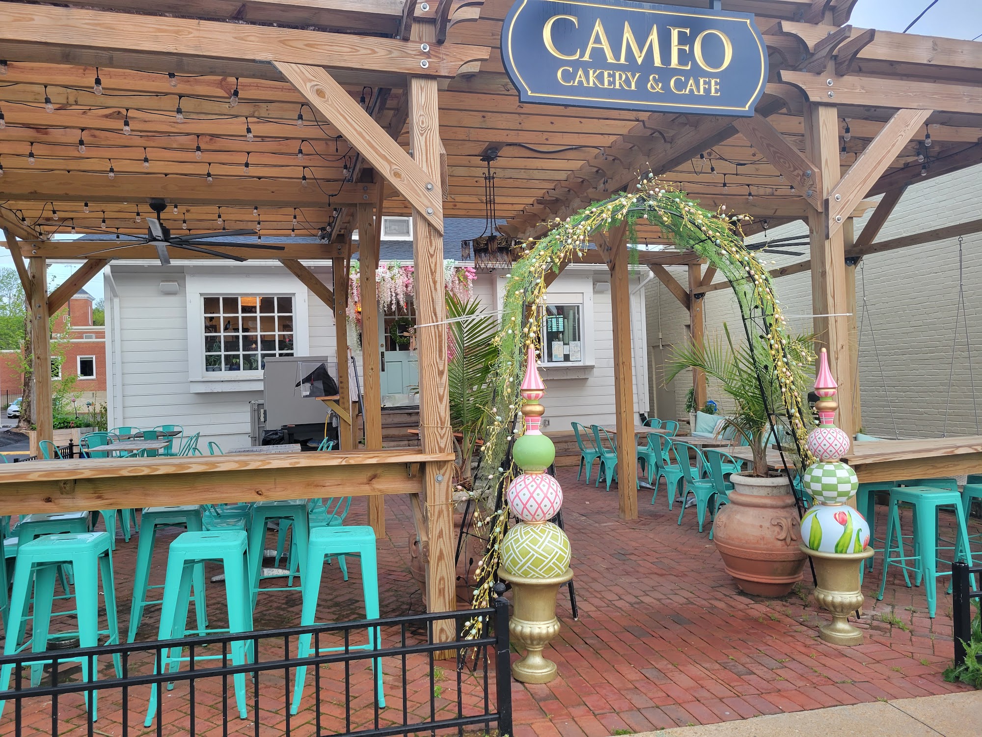 Cameo Cakery And Cafe