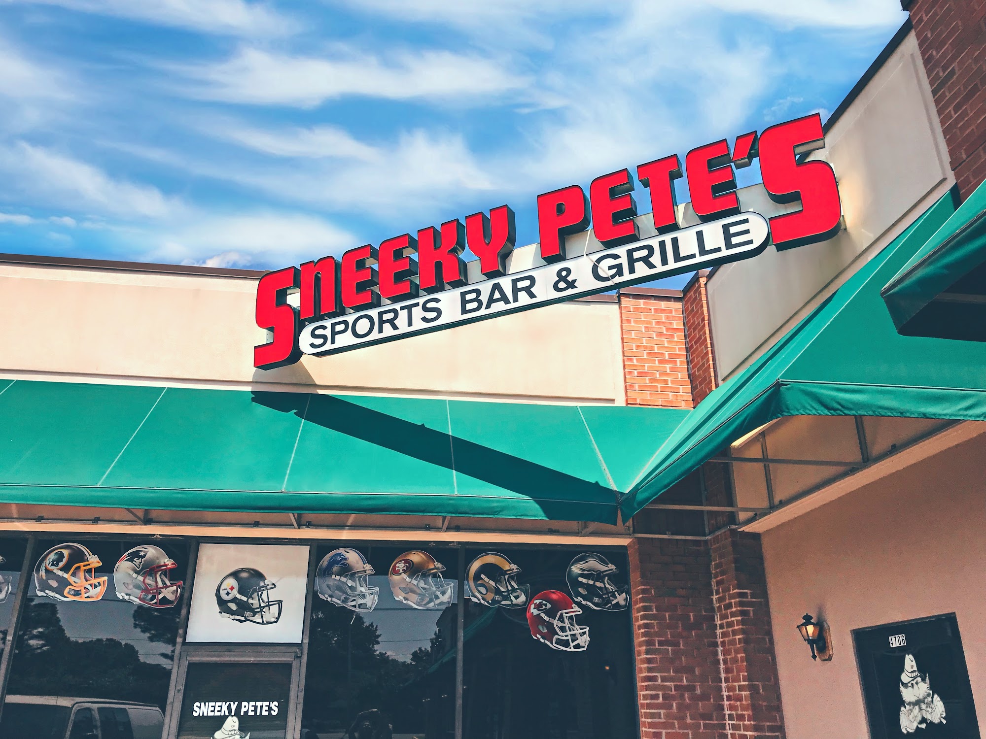 Sneeky Pete's