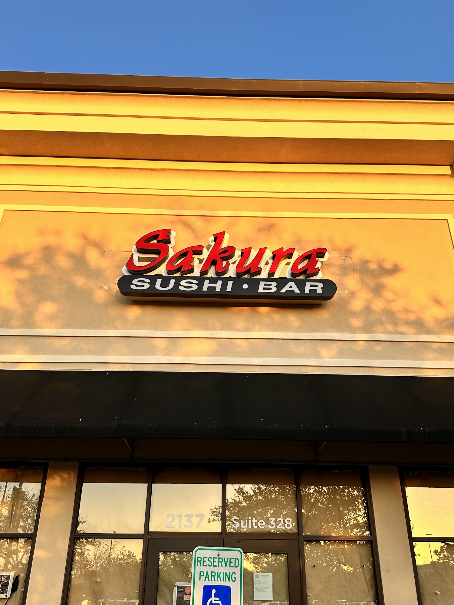 Sakura sushi & bar