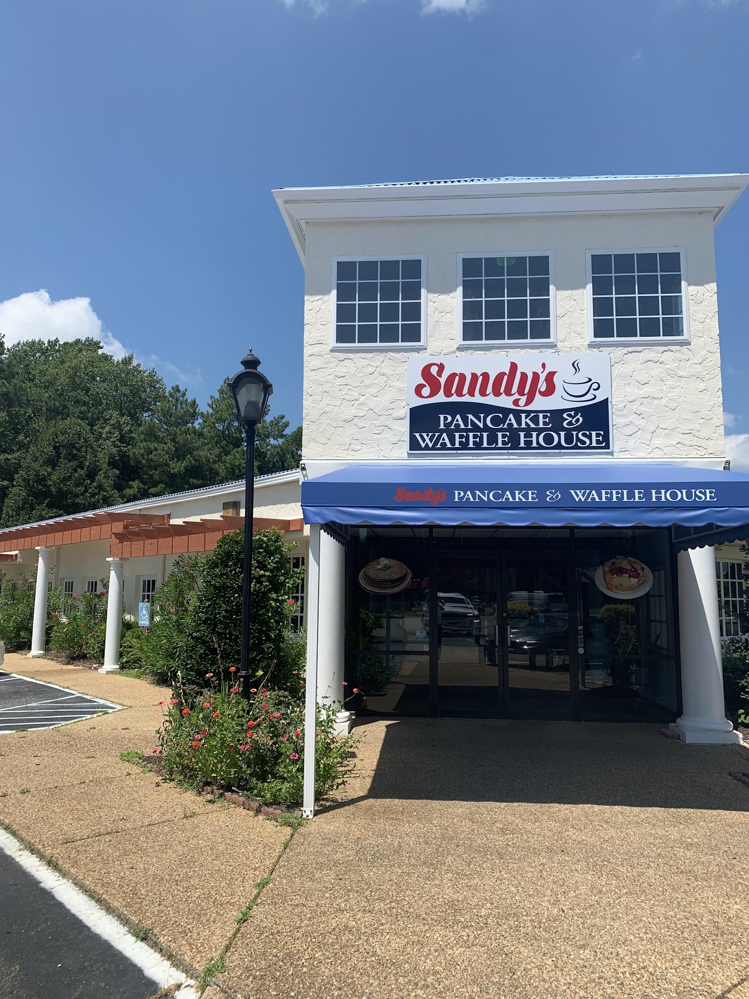 Sandy’s Pancake & Waffle House Lightfoot