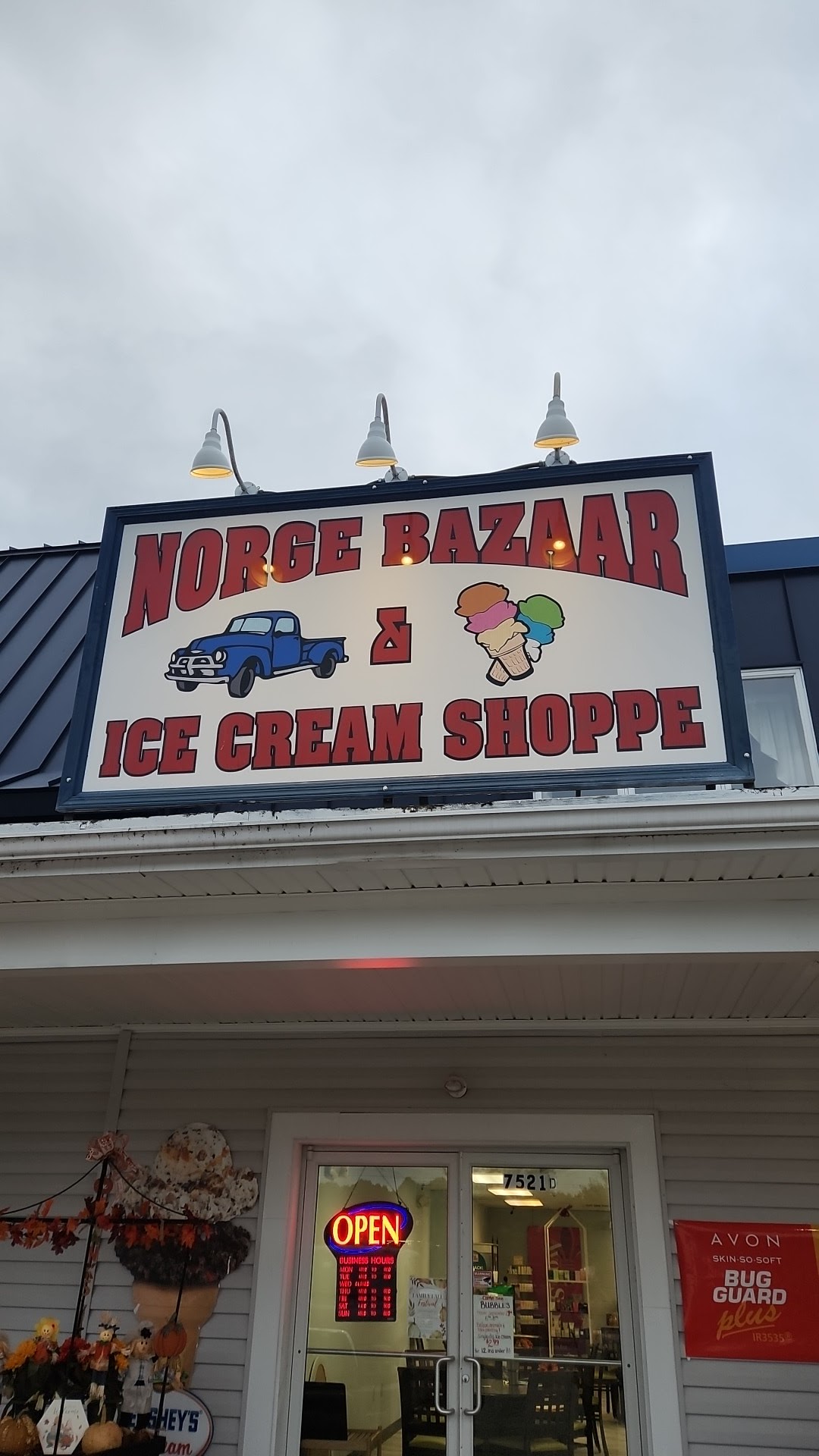 Norge Bazaar, Ice Cream Shoppe and Dawg House and Sub Shoppe