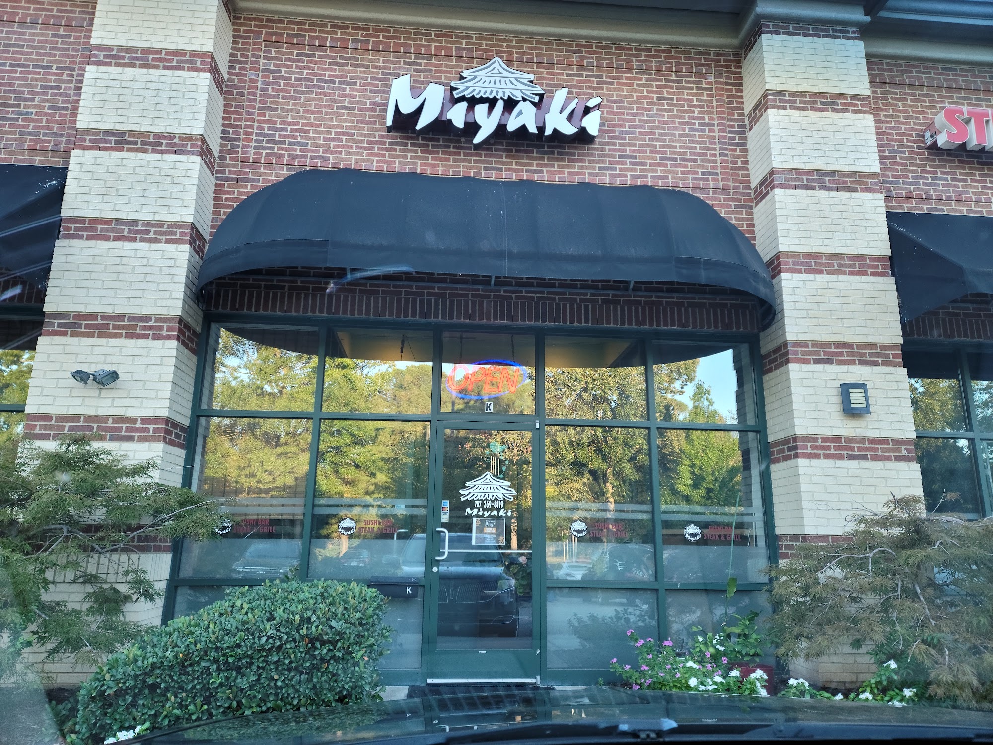 Miyaki Sushi & Grill