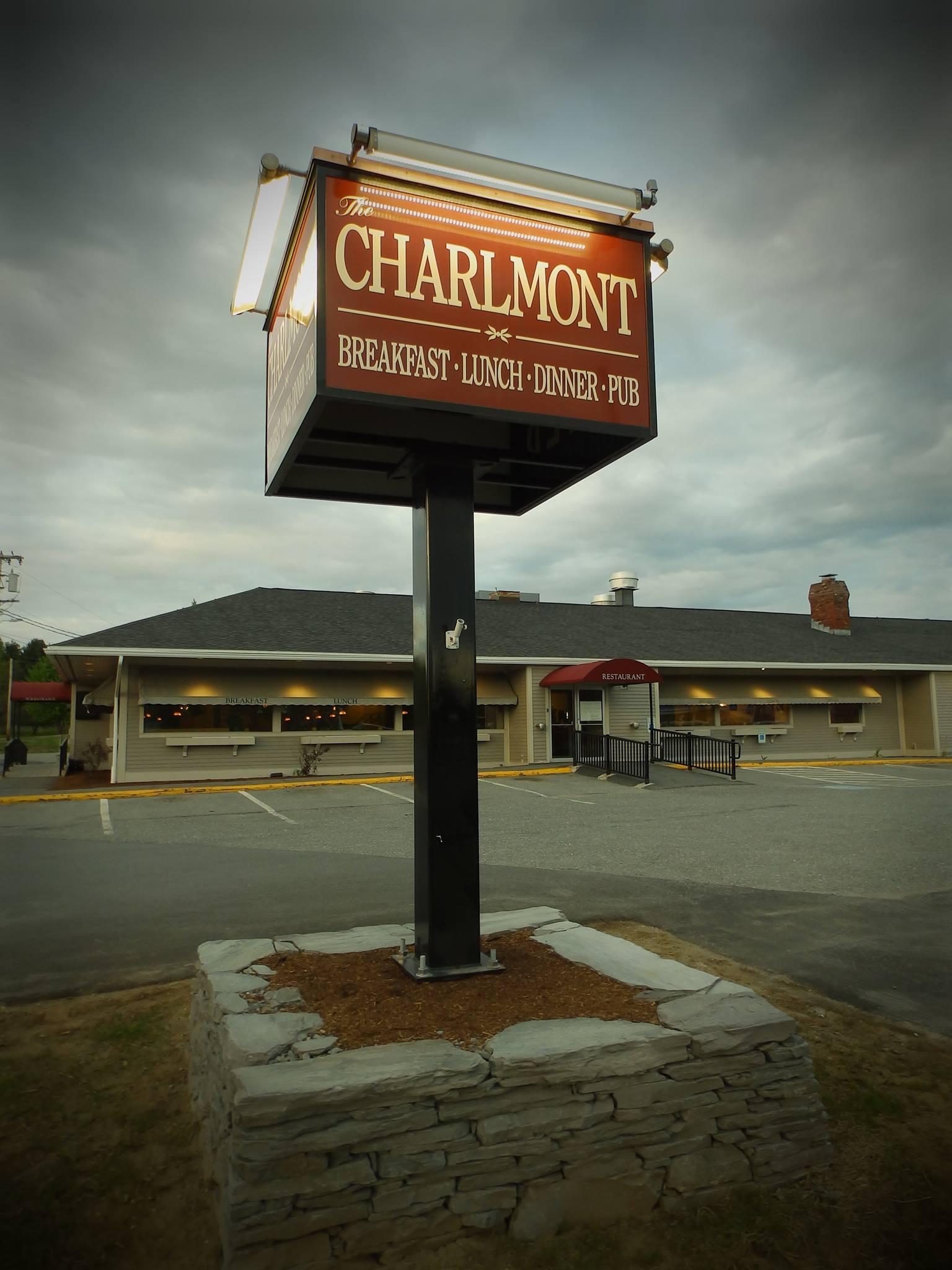 Charlmont Restaurant and Pub