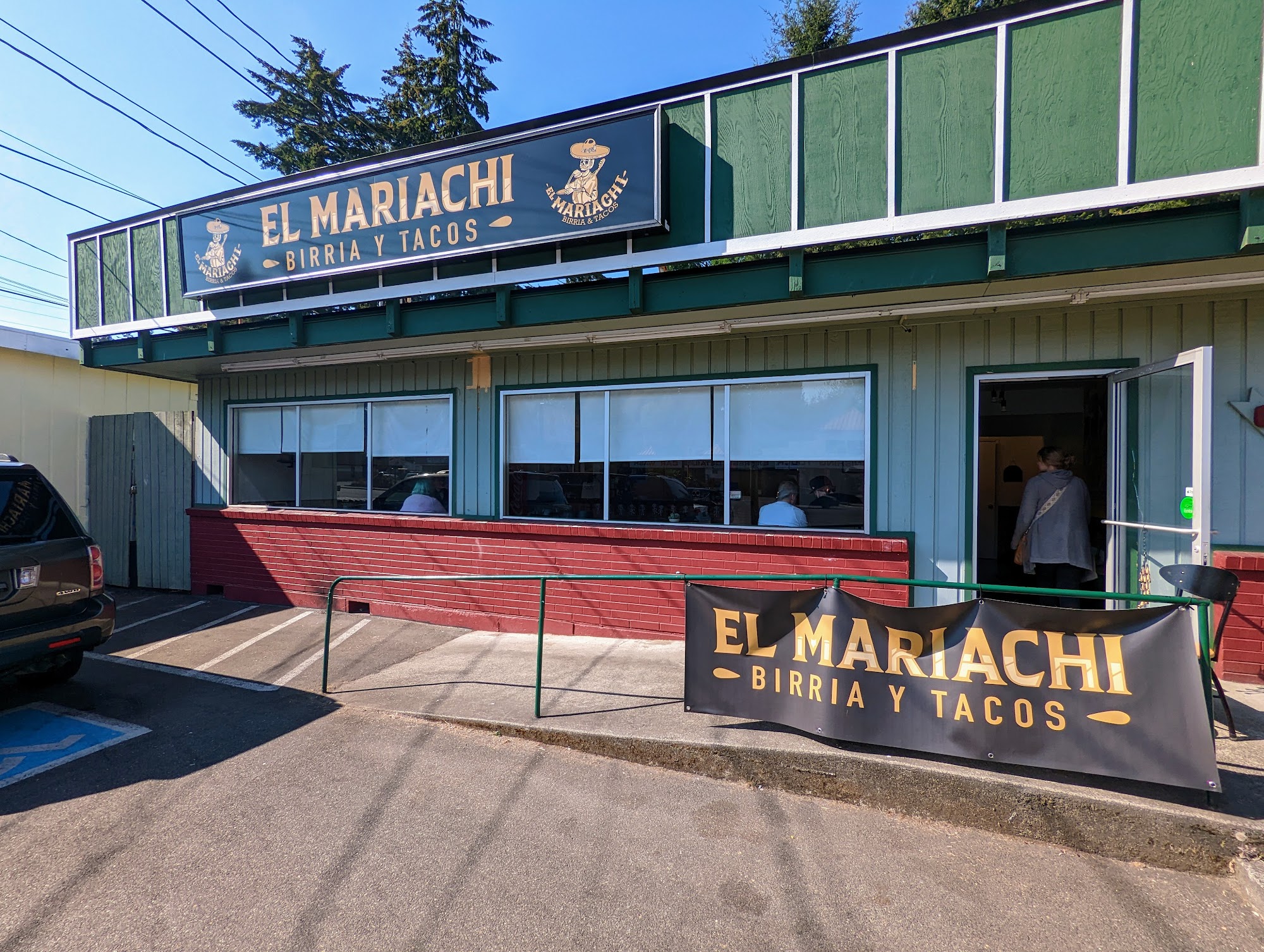 El mariachi birria y tacos